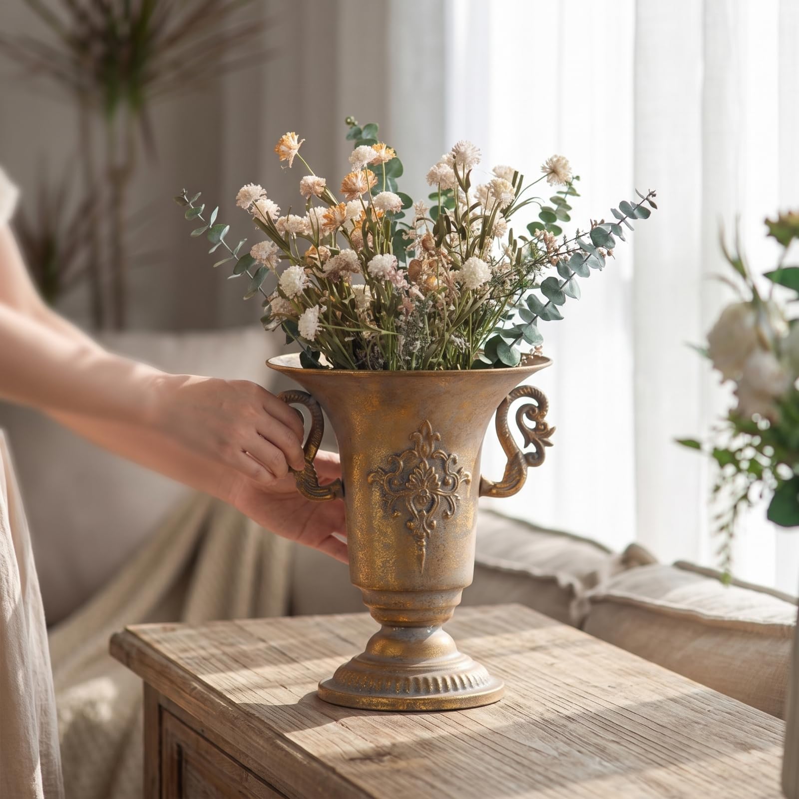 Vaso in Metallo Manici Retrò | Finitura Oro Invecchiato, Antico, Centrotavola, per Matrimonio, Organizzatori di Matrimoni, Fioristi