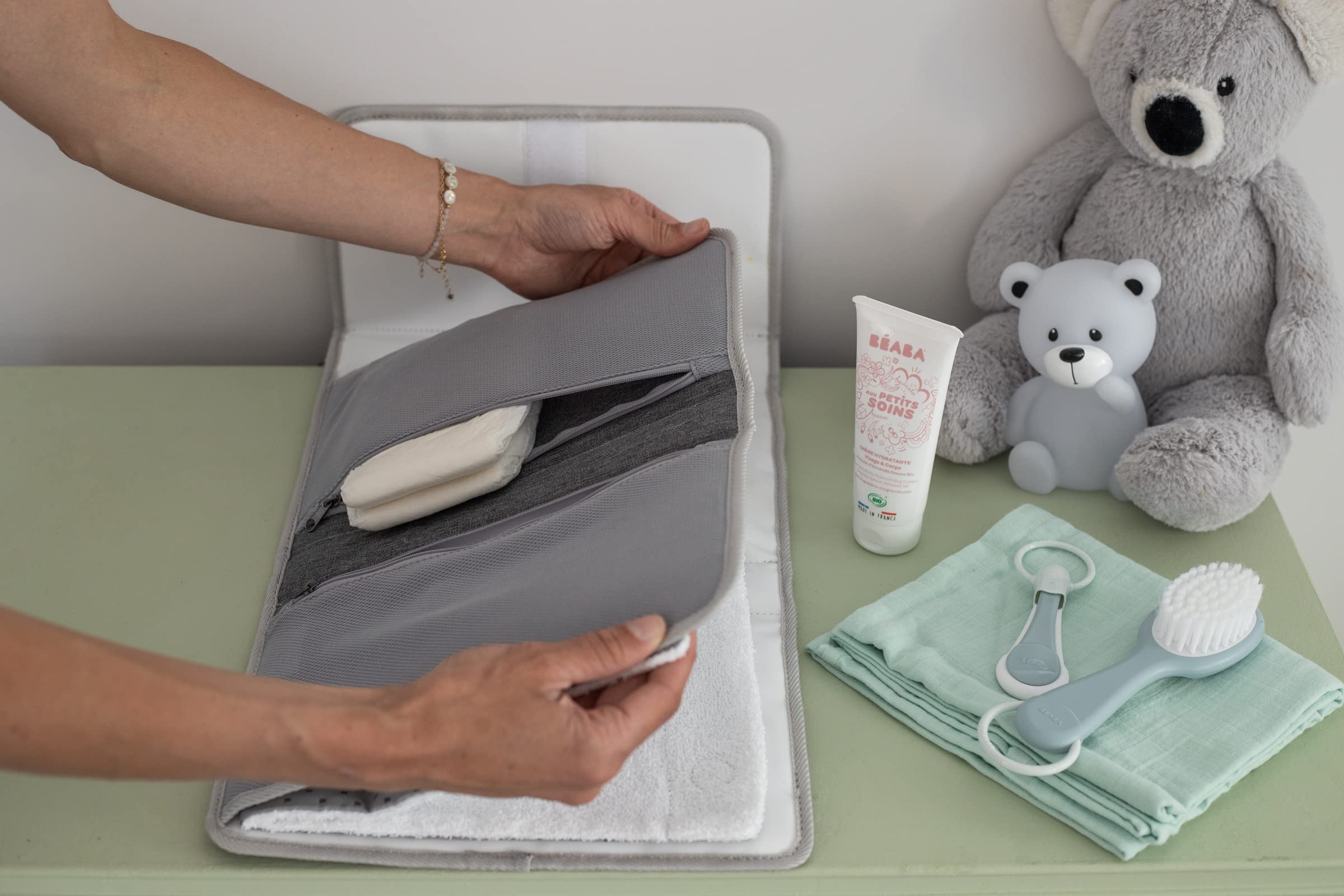 Béaba Organizador de pañales, bolso de pañales, cambiador, Alfombrilla de cambio lavable, 100% algodón, Gris chiné
