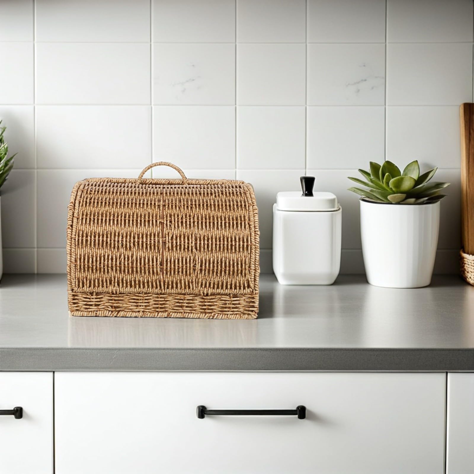 KALLORY Cestino Cucina in Finta Rattan con Coperchio 33, 5x23x19 Cm | Plastica Resistente, per Dispensa e Piano Lavoro, Adatto a Dolci e Snack, Uso Multiuso Ordinato