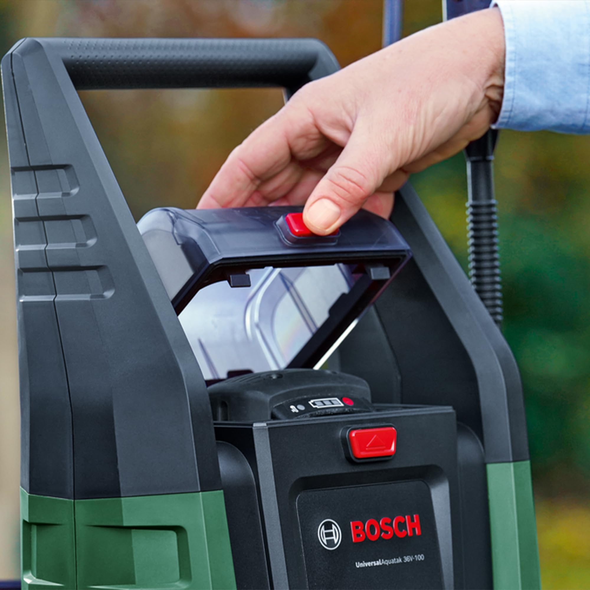 Bosch Akku-Hochdruckreiniger UniversalAquatak 36V-100 (ohne Akku/Ladegerät) | Für die Reinigung zu Hause oder unterwegs; 36-Volt-System; bis zu 45 Minuten Laufzeit; selbstansaugendes Set