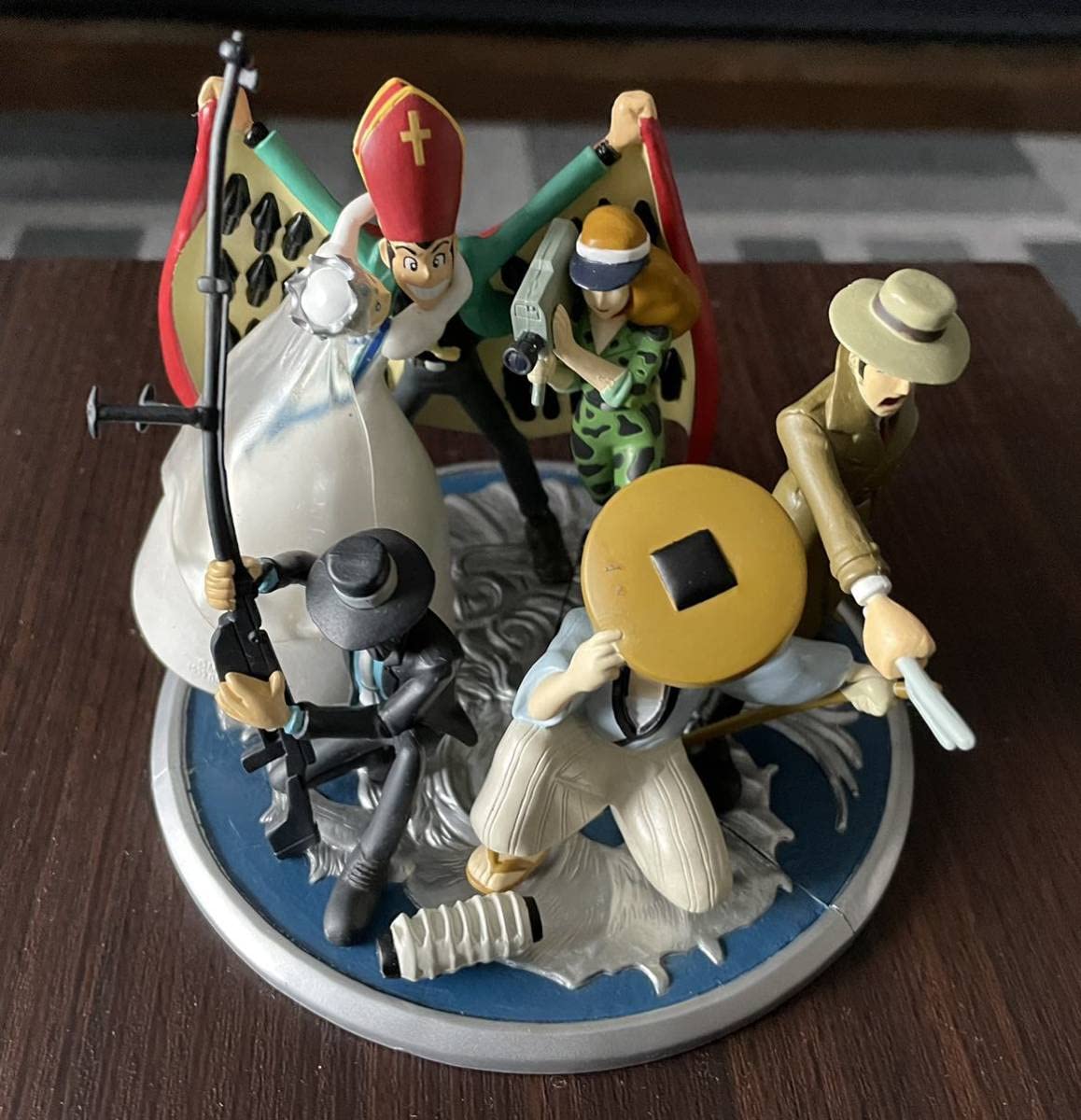 ルパン3世 カリオストロの城 屋根 プラモデル 全塗装 アクリルケース付