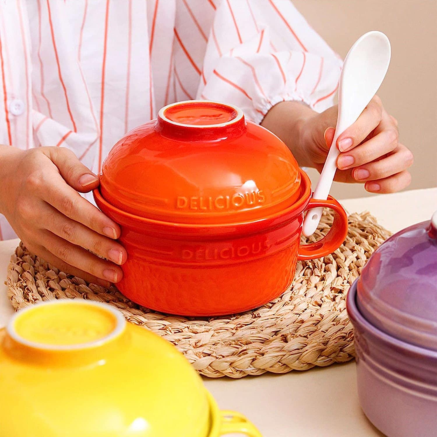 pojemniki na zupę, Ceramiczne miski do zupy 550 ml, japońskie, miska z pokrywką i uchwytem, ​​miska na ramen, płatki śniadaniowe, czerwona, ml/19,4 uncji