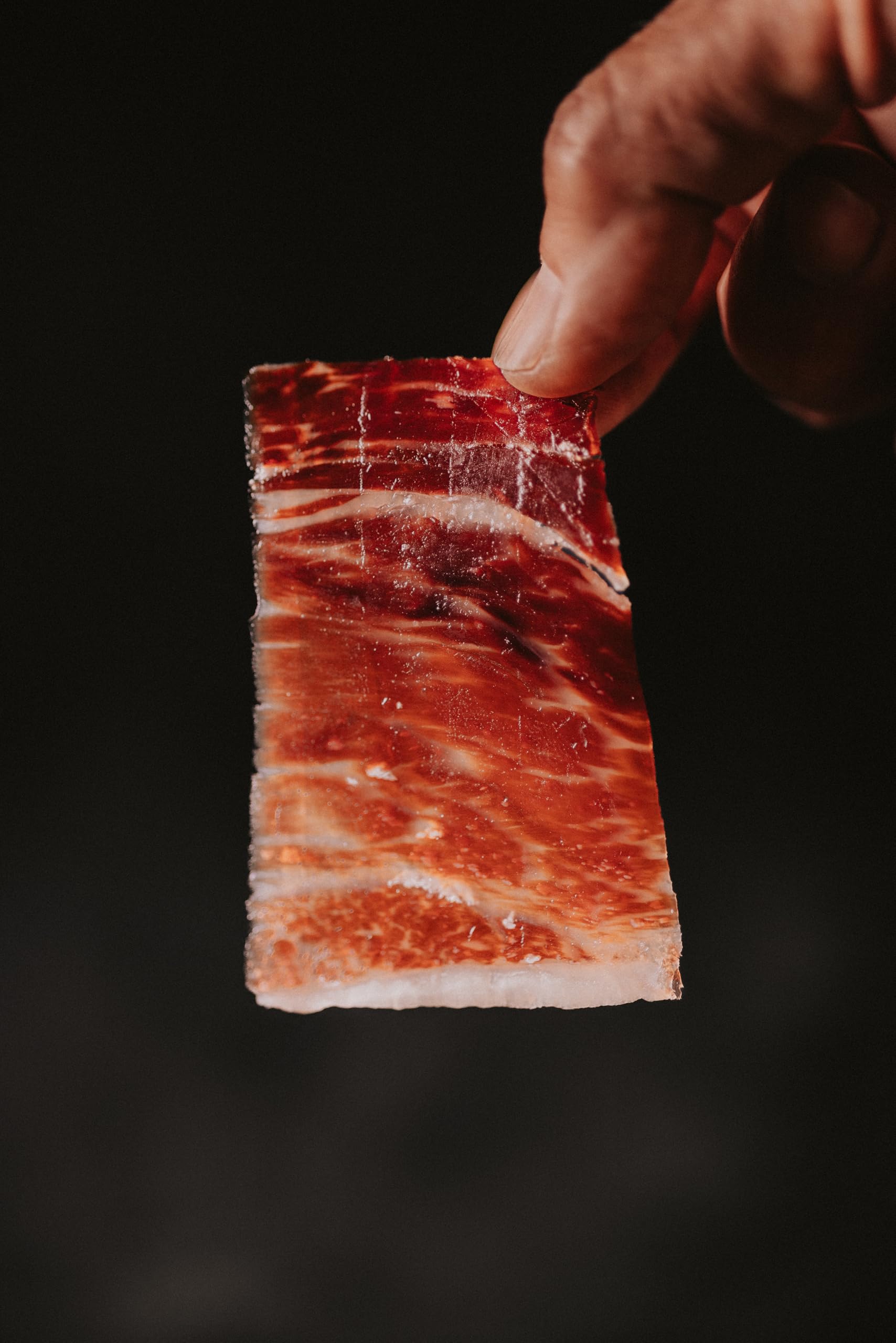 Maximiliano – Jamón Cebo de Campo 100% Ibérico – Pieza 8kg – Curación Natural de +30 Meses – Brida Verde – Alimentación Natural – Incluye Tabla Jamonera