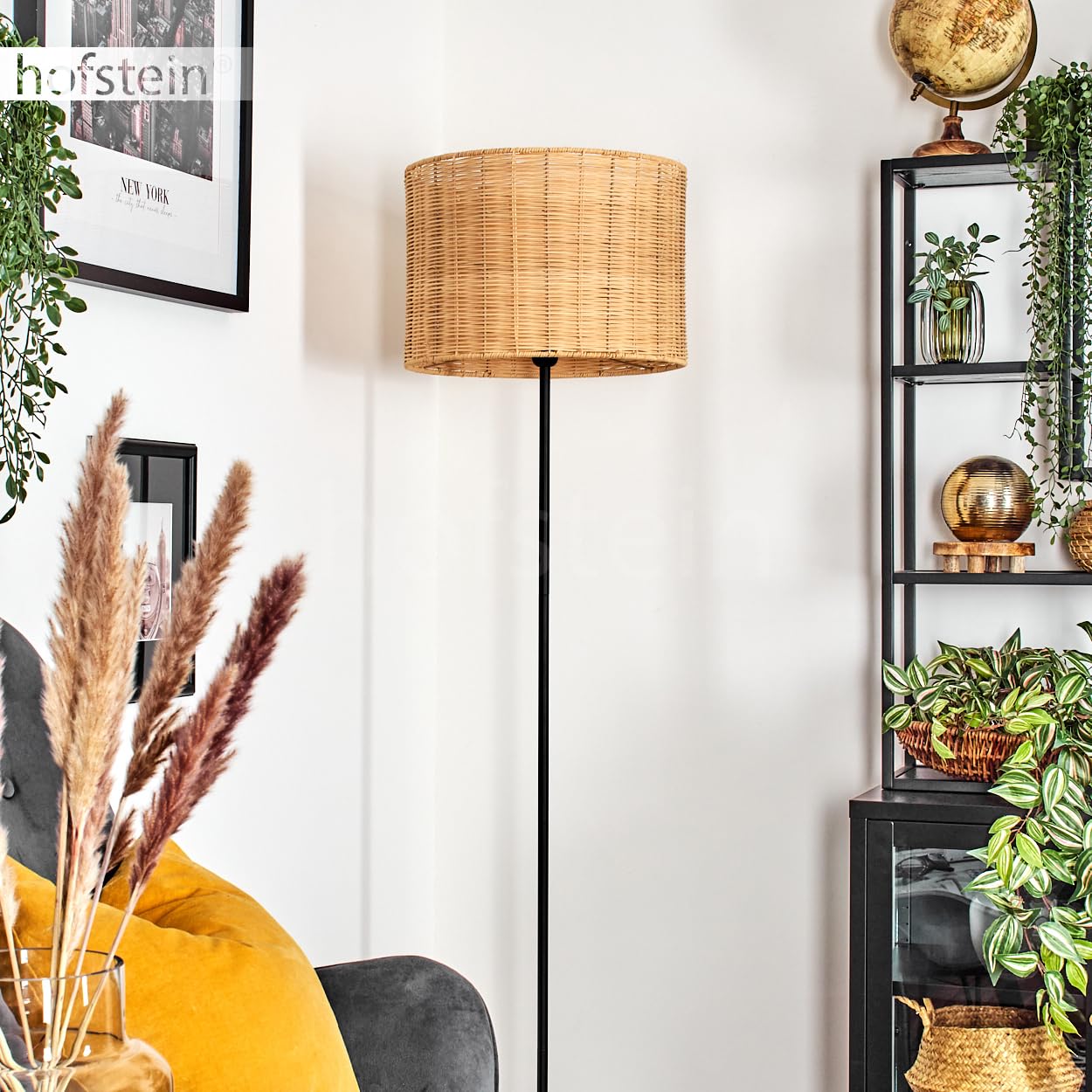 Stehleuchte Cavaca, Stehlampe aus Metall/Bambus in Schwarz/Natur, Leuchte im skandinavischen Design mit rundem Schirm (Ø 40 cm) u. Fußschalter, Höhe 158 cm, 1 x E27, ohne Leuchtmittel
