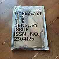未開封　限定版　hypebeast issue 18 空山基 未開封 限定版 hypebeast issue 18 空山基 ZX Fury 名作を融合