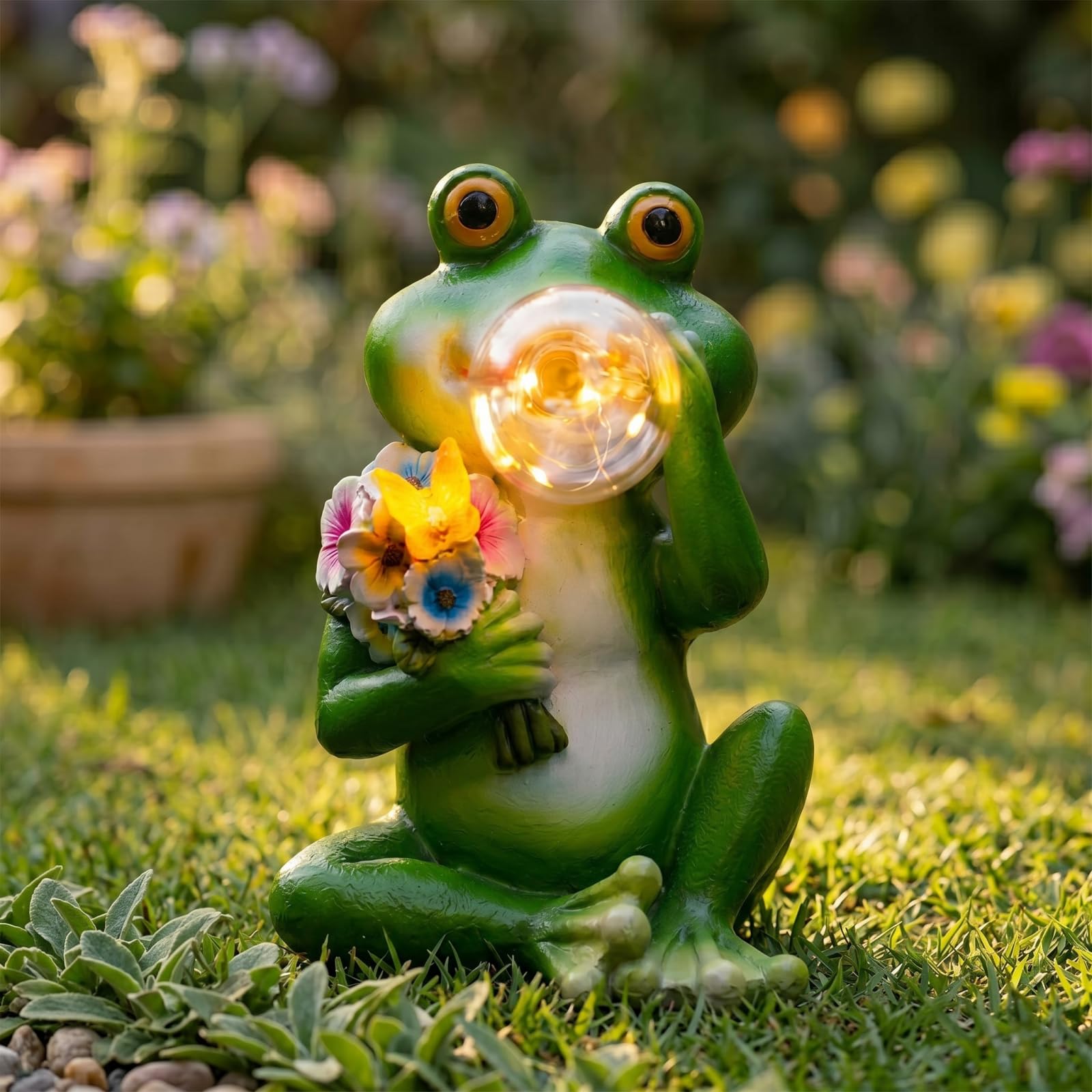 Solar Garden Frog Statue - Cute Sitting Frog Ornament Blowing Glowing Bubble - Waterproof Resin Animal Figurine with Flowers & Butterfly for Pond, Patio & Lawn - Unique Gardening Gifts for Mum