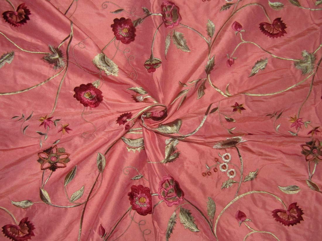 Broderie en soie corail TheFabricFactory pour tenues de mariage et cocktails