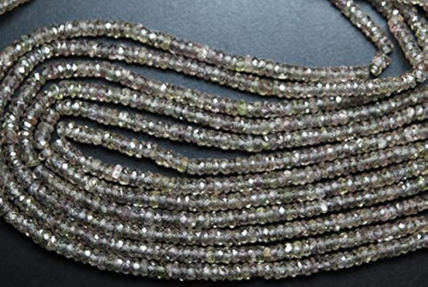 Saphir vert facetté de prestige en perles rondelles de 3mm pour création de bijoux uniques
