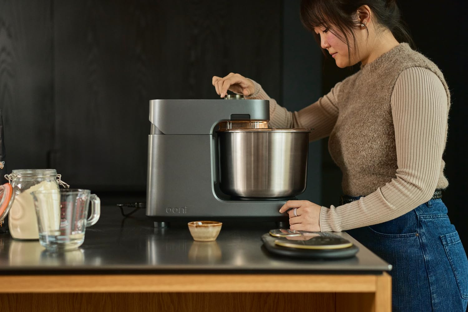 Ooni Halo Pro Pétrin Spirale Professionnel – Robot de Cuisine & Machine à Pétrir 7,3 L avec Accessoires, 58 Vitesses – Idéal pour Pâte à Pain et à Pizza – Pétrin Pizza Gris Anthracite