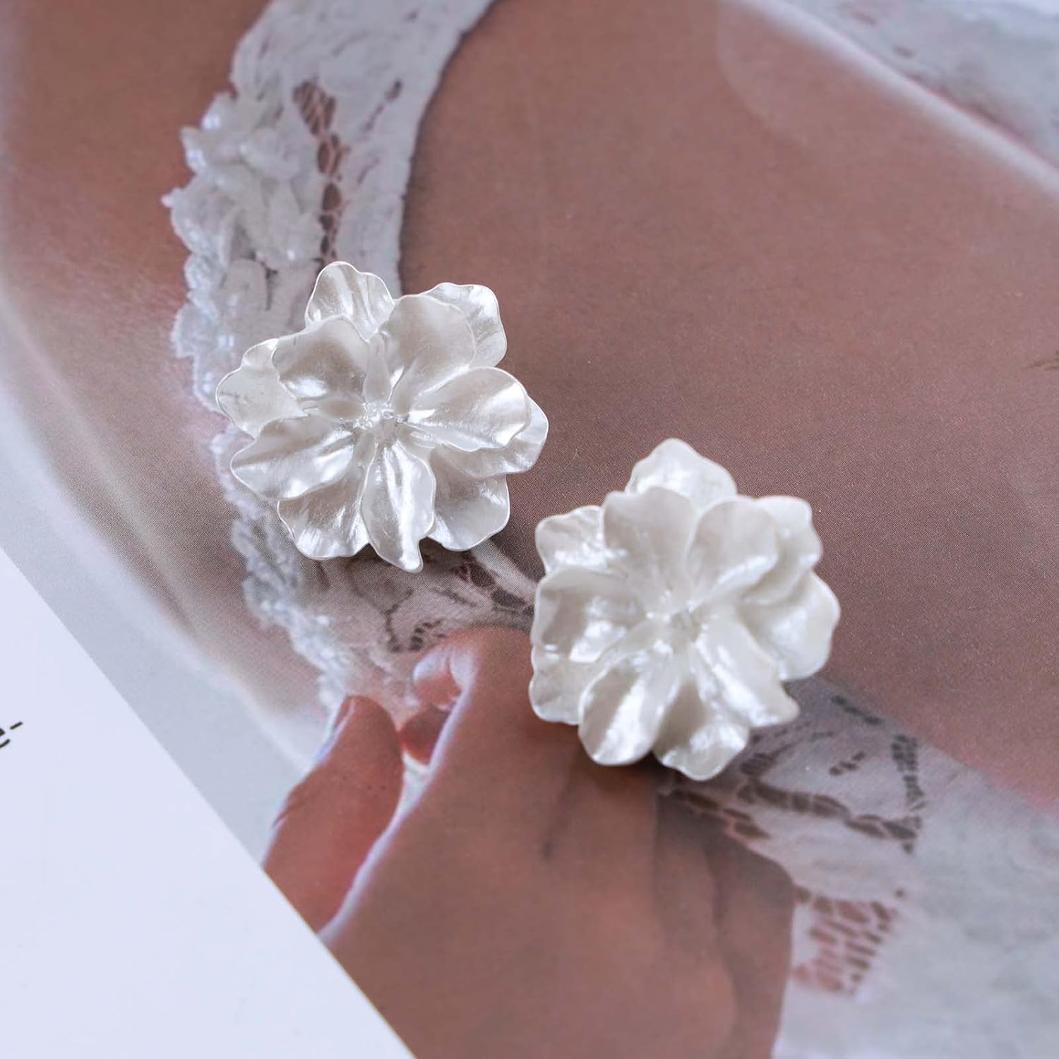 Vintage White Pearl Flower Earrings White Acrylic Camellia Flower Earring Resin Floral Wedding Earrings 3D Camellia Stud Earring Jewelry for Women - Image 6