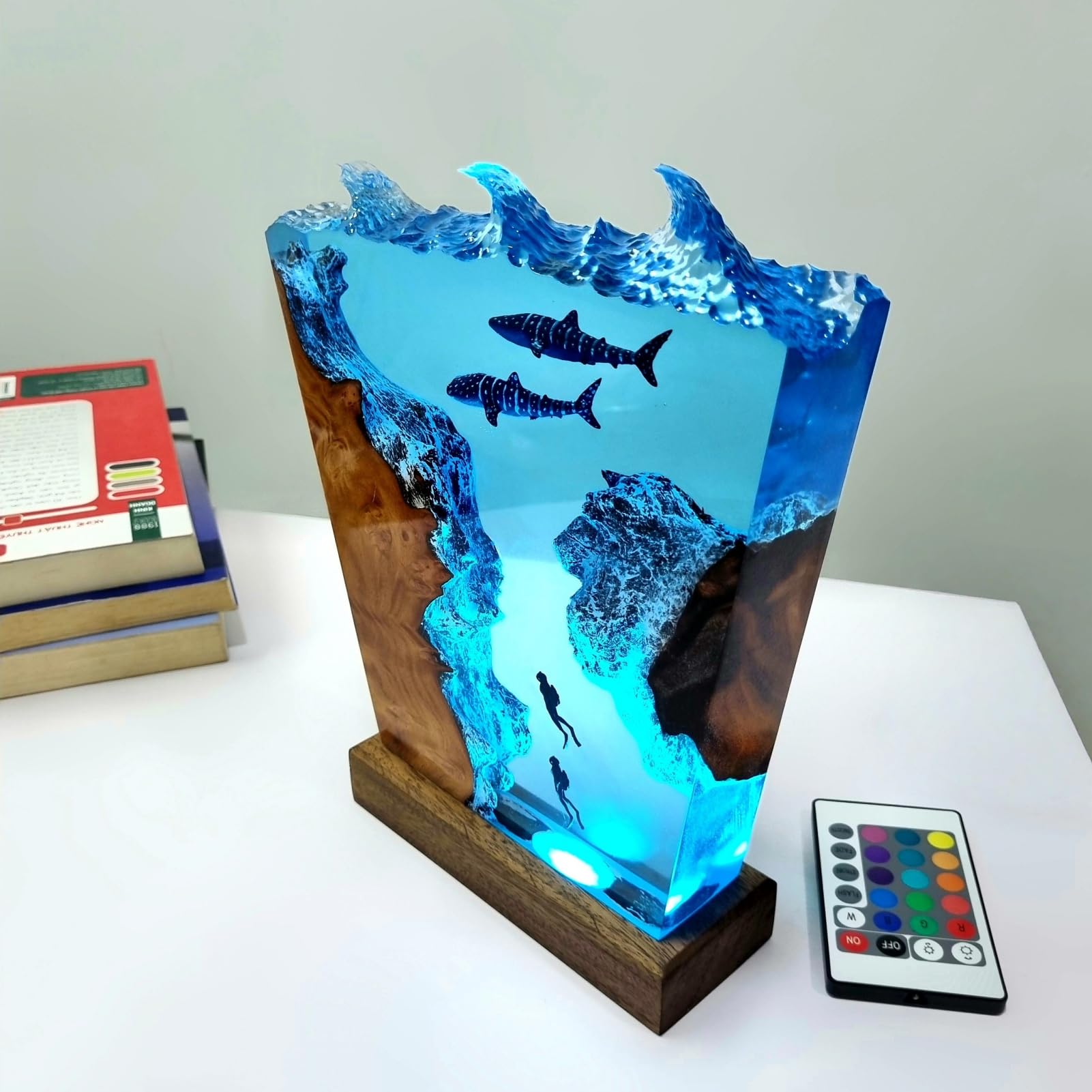 Drawelry Luce Notte Resina Epossidica Paesaggio Sottomarino 3D Artigianale, Decorazion Casa Base Legno, Mini Acquario Marino con Animali Marini Lampada per Cameretta Soggiorno Ufficio (A9)