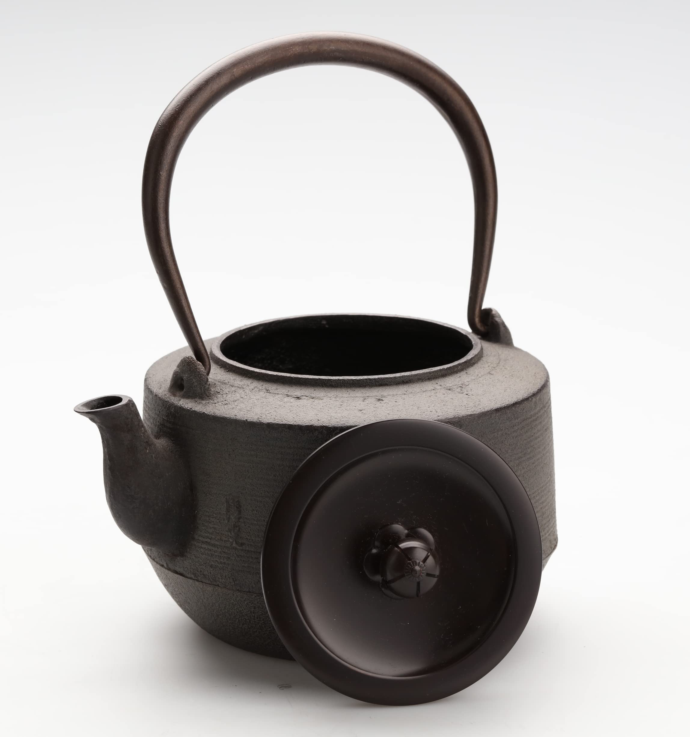 Amazon | 南部鐵器【佐藤清光】筋肩衝 鉄瓶 1.2L | 鉄瓶 通販