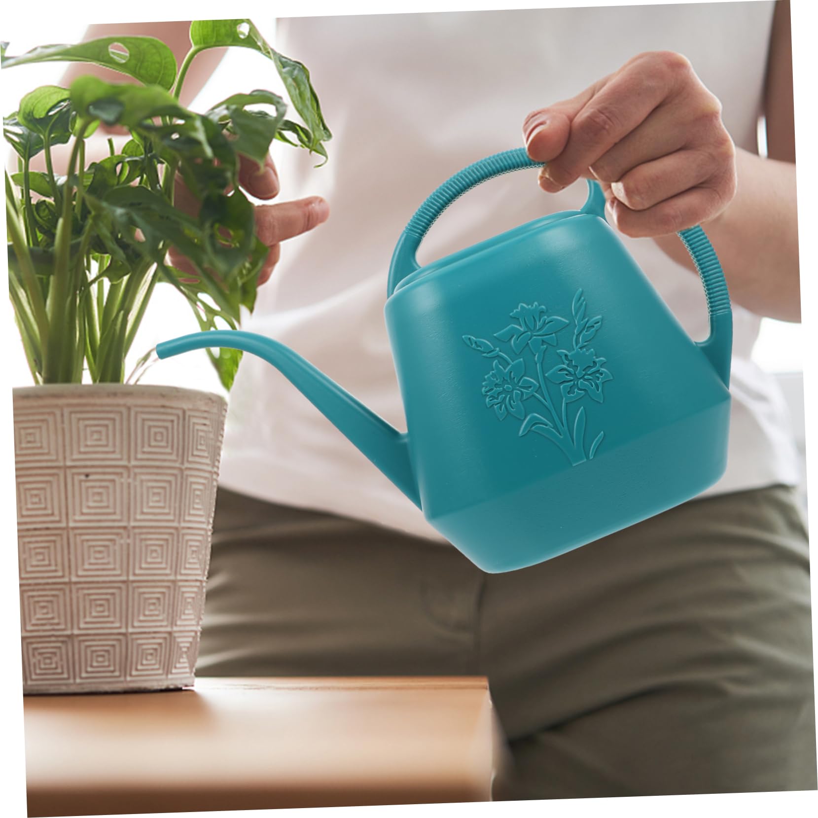 ORFOFE Annaffiatoio da Giardino in Plastica Verde, Watering Can lungo Becco, Robusto e Pratico, Capacità, Comodo da Impugnare per Annaffiare Piante e Fiori Stili multipli