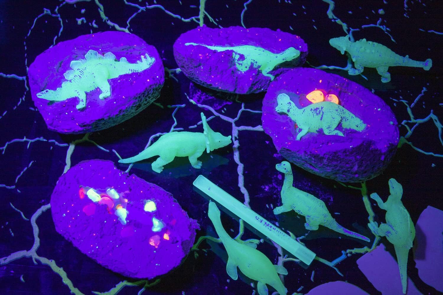 MindWare Dig It Up Glow in The Dark Dinosaurs – STEM Dig Kit for Kids, Includes 8 Dinosaur Excavation Projects That Really Glow, Ages 4+