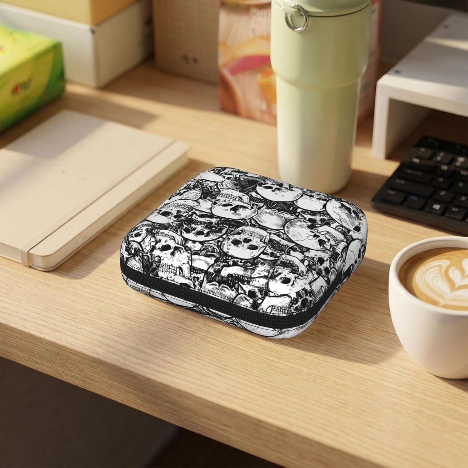 Black And White Skulls Pattern Print Women Period Bag Sanitary Pouch Portable Pad Pouch Tampon Holder Small Zipper Pouch Storage Bag