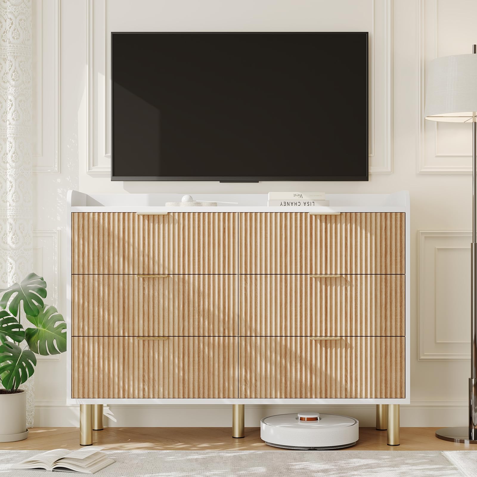Garvee Cassettiera moderna 6 cassetti 120 cm per camera da letto - Comò bianco in legno scanalato, design curvo, maniglie e gambe in metallo dorato - Colore: Bianco + venatura legno naturale