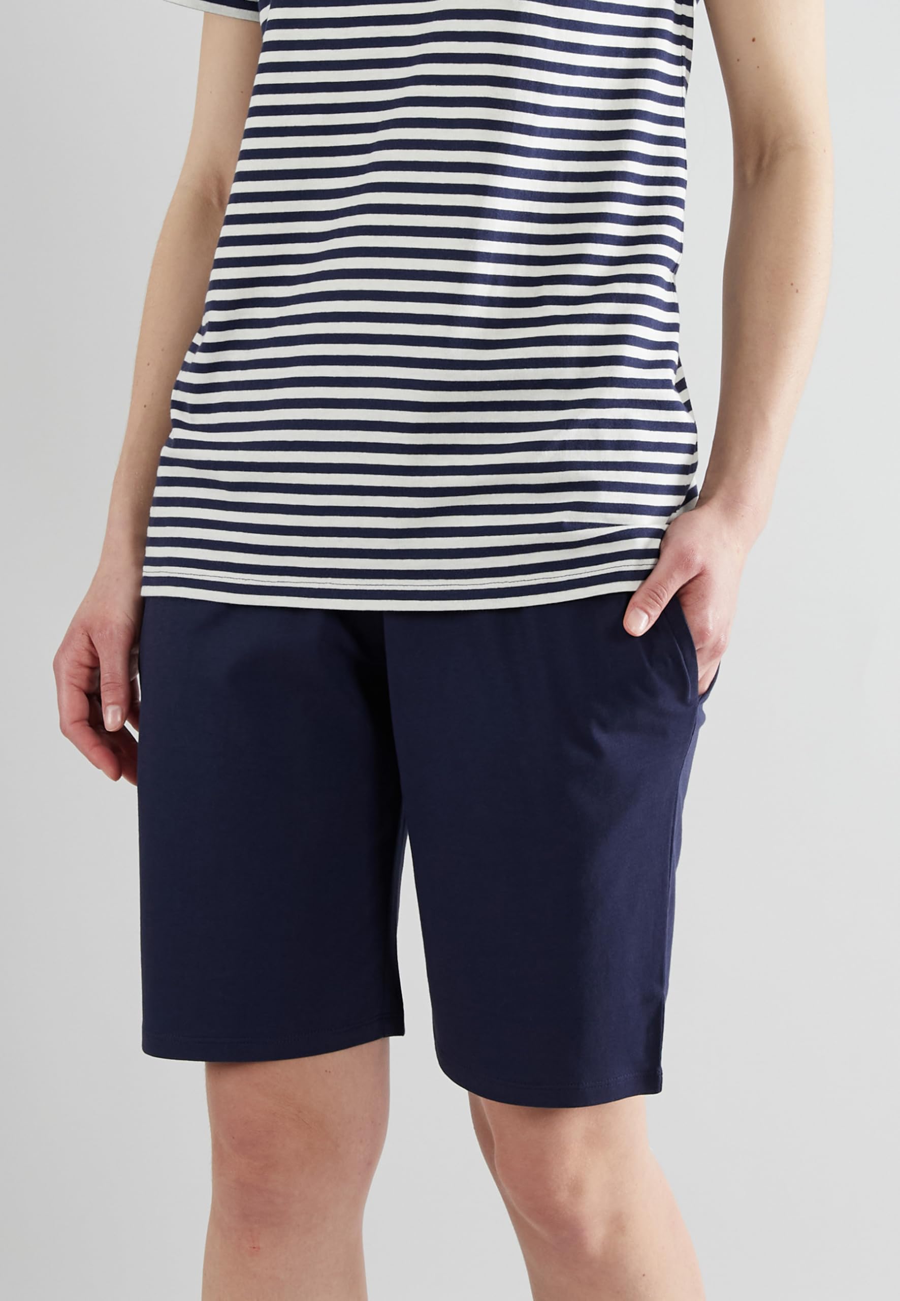 Götzburg Damen Schlafanzug Kurz – Zweiteiliges Baumwoll-Pyjama Set mit Rundhals