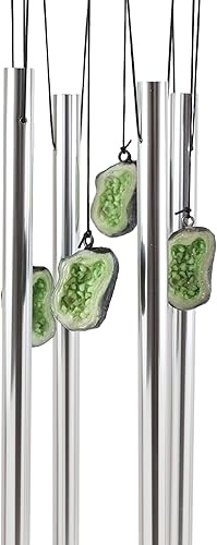 Miniatura 3 de Ebros Gift Figura medieval verde que guarda el dragón esmeralda de cristal de geoda de roca, corona de campanilla de viento resonante con rocas de