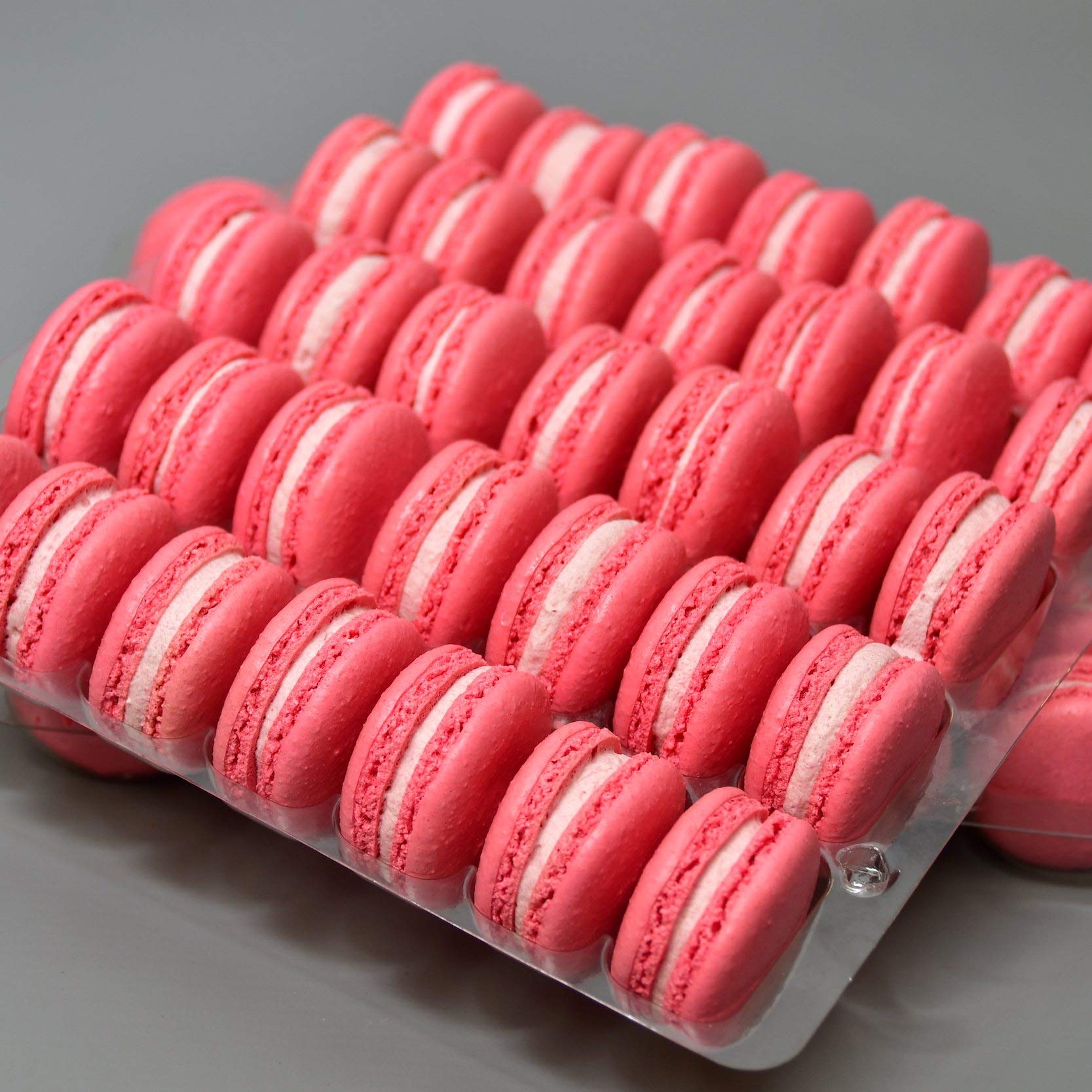 Mademoiselle Macaron Plateau de 24 macarons framboise