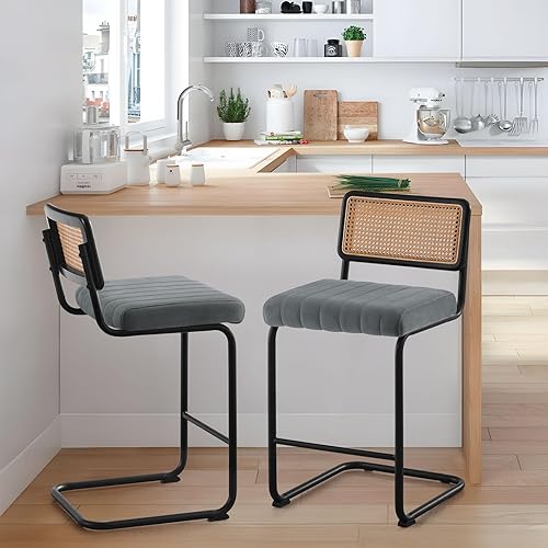 Miniatura 7 de Bekrvio Juego de 2 taburetes de bar de altura de mostrador, taburete de ratán de 26 pulgadas, taburete de bar tapizado de terciopelo con respaldo de