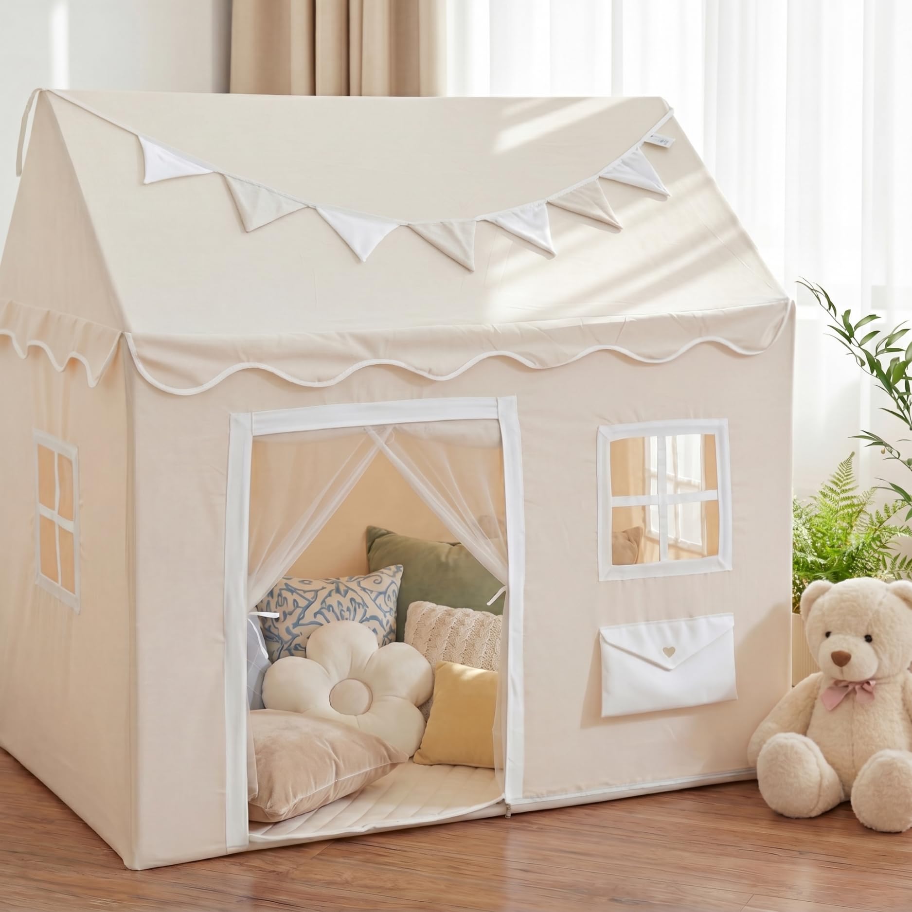 LIONHERZ® DAS ORIGINAL Spielhaus mit Briefkasten für Kinder | Indoor Spielzelt mit Matte & Wimpelkette | Kinderspielhaus mit 3 Fenstern & blickdichtem Türvorhang | Hauszelt Kinderzimmer (Cremeweiß)