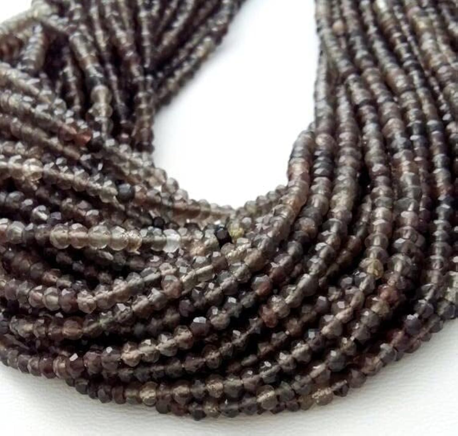 Sillimanite facettée de qualité supérieure pour vos créations de bijoux uniques en perles
