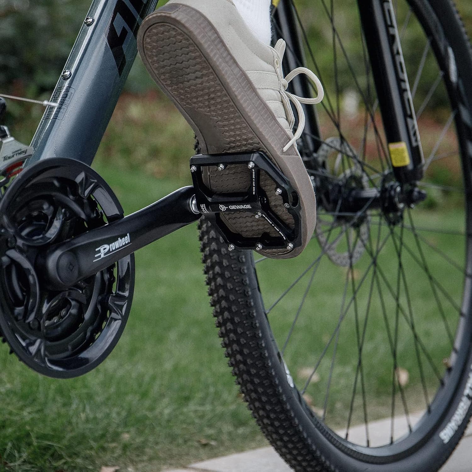 GEWAGE Pédales de vélo Route Montagne 3 roulements Plates usinées CNC 9/16" Clous antidérapants Amovibles