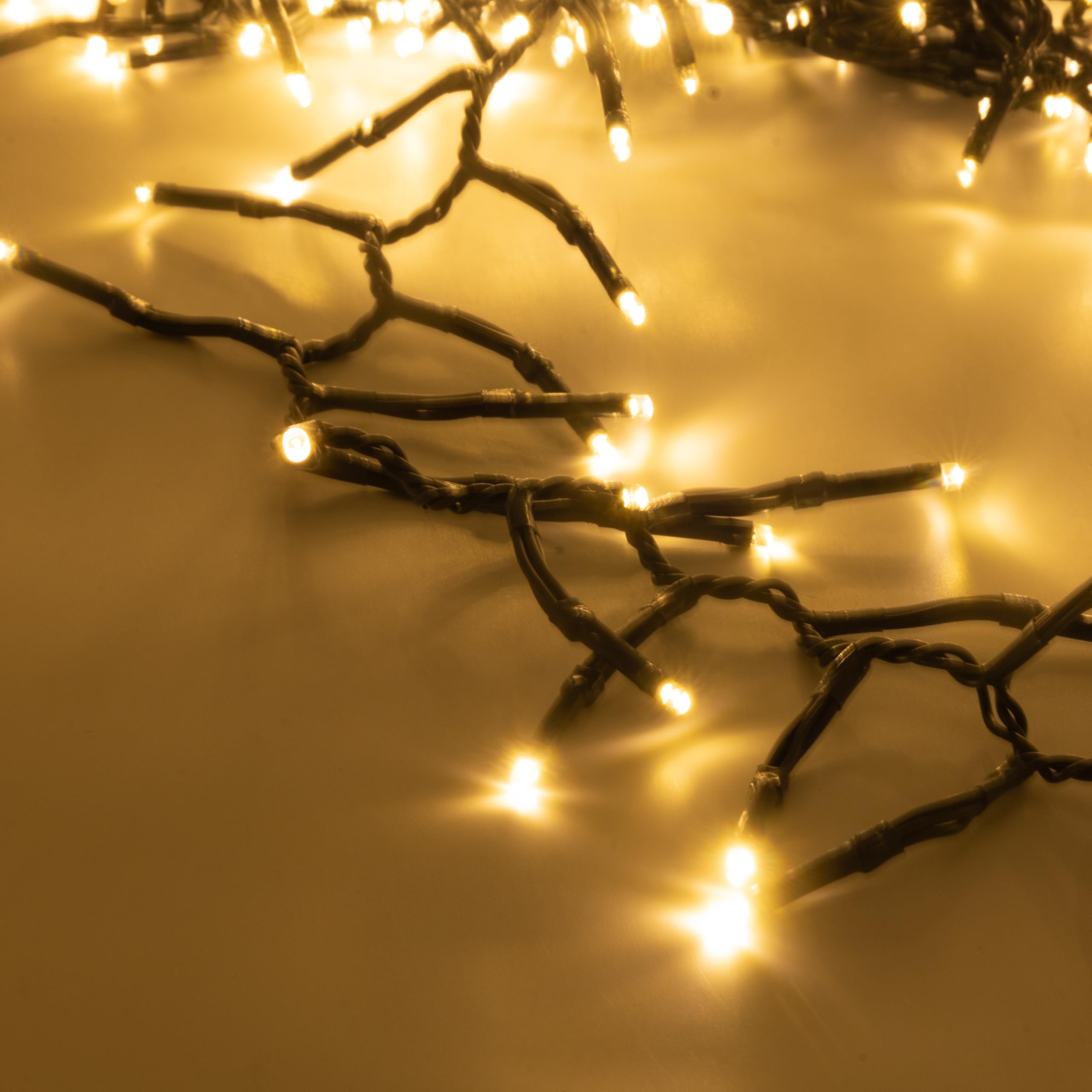 Luccika, Cluster-Lichterkette, Gold, 20 Meter, 1000 LEDs, Ø 3 mm, Lichterkette für Weihnachtsbaum, 4 Lichteffekte, Fernbedienung, Timer, grünes Kabel IP44, Verwendung im Innen- und Außenbereich