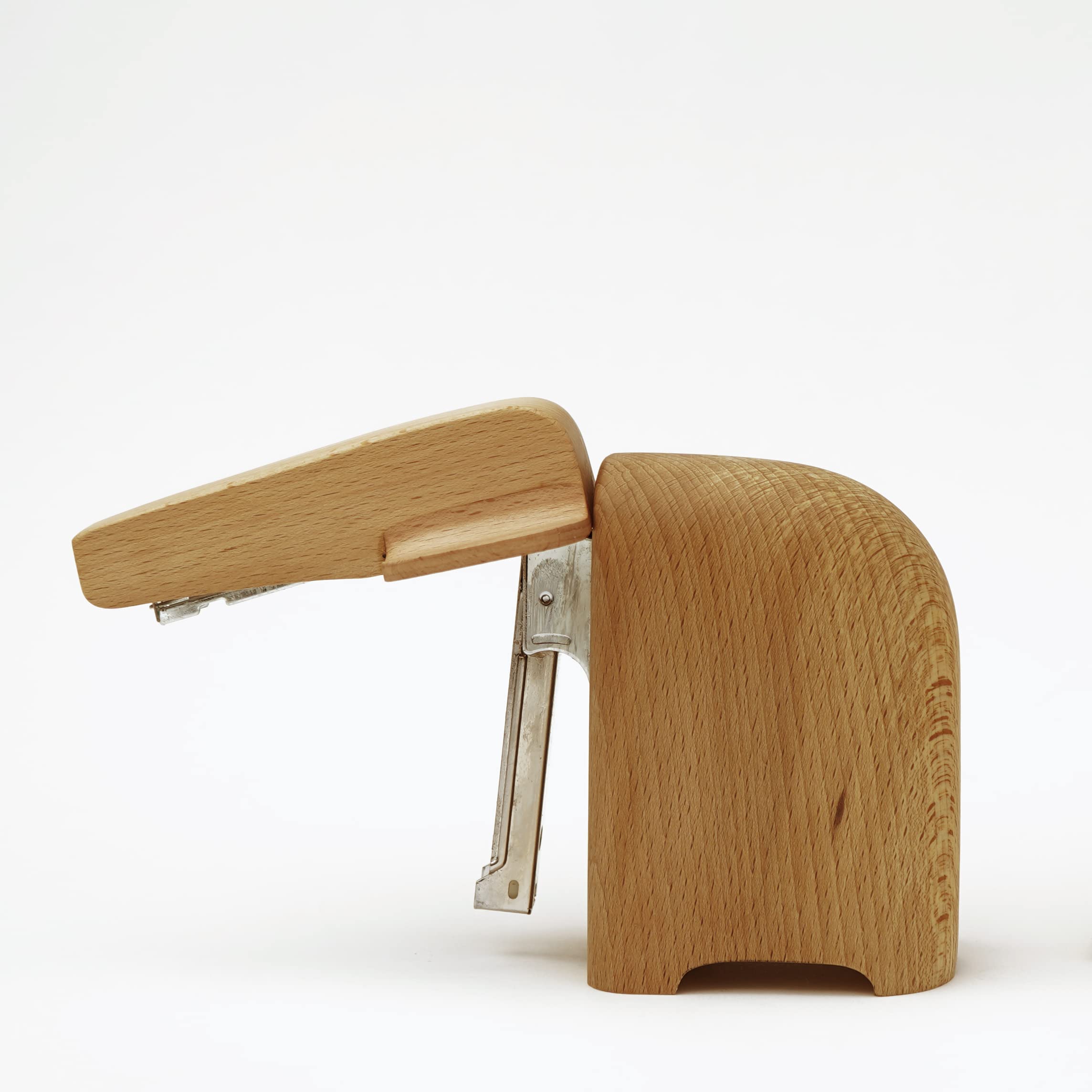 Suck UK | Olifant nietmachine | Olifantencadeaus & bureauaccessoires voor dierenliefhebbers | Kantoorbenodigdheden | Houten olifant ornament | Praktische & decoratieve woonaccessoires | Klein