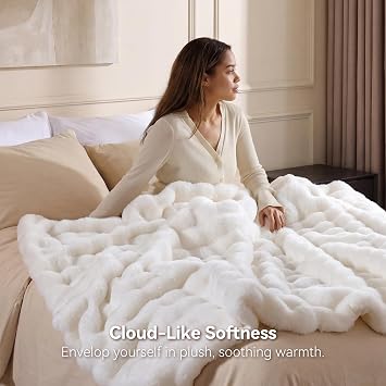 Smoofy Faux Fur Throw Blanket for Couch - Cream White Super Soft Cozy Bubble Blanket, Fluffy Plush Fuzzy Throw for Sofa & Bed, Thick Lightweight Warm Blanket, Luxury Aesthetic Gift for Women 50x60