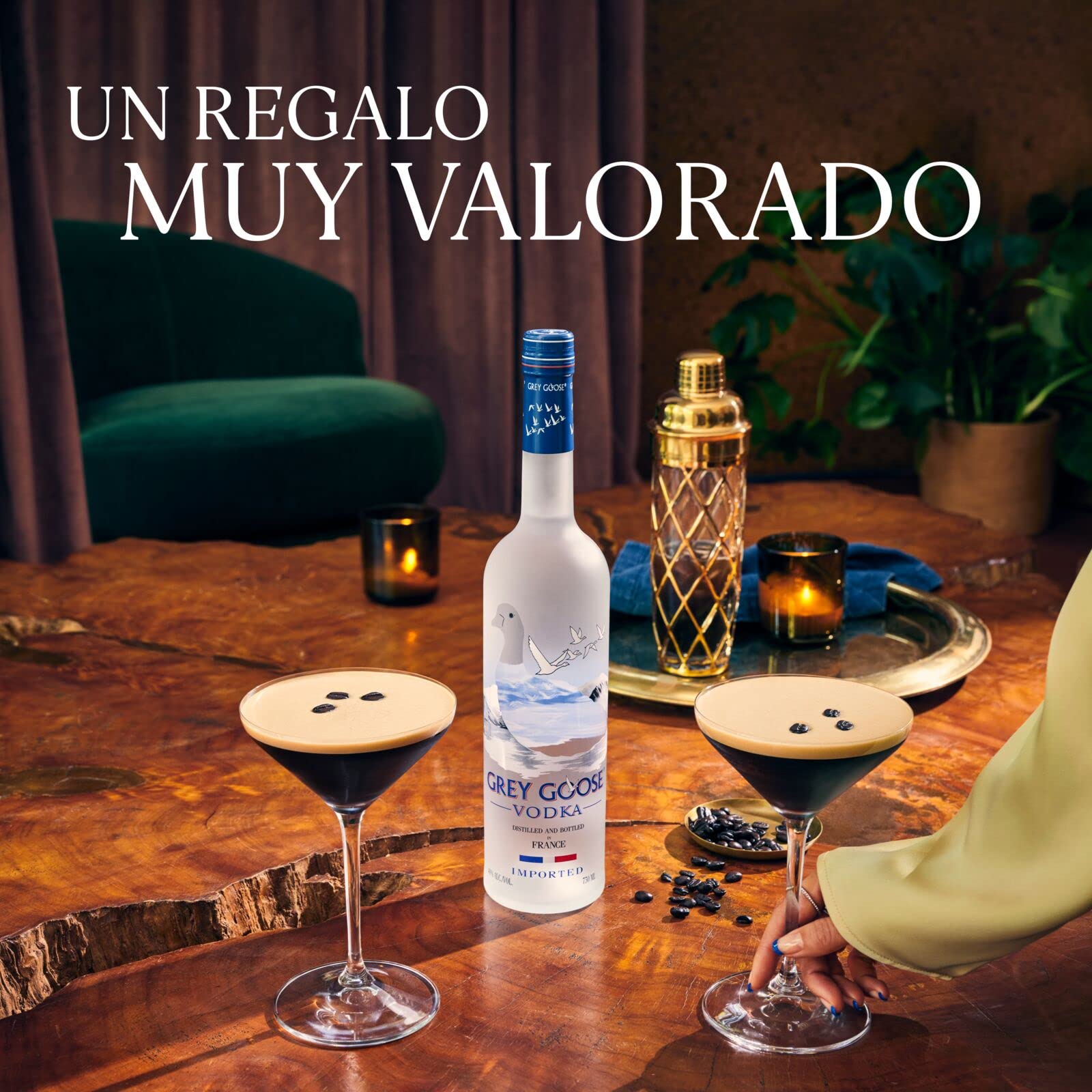 GREY GOOSE vodka prémium francés, elaborado exclusivamente con el mejor trigo francés y agua de manantial natural, 40 % ALC., 600 cl / 6l