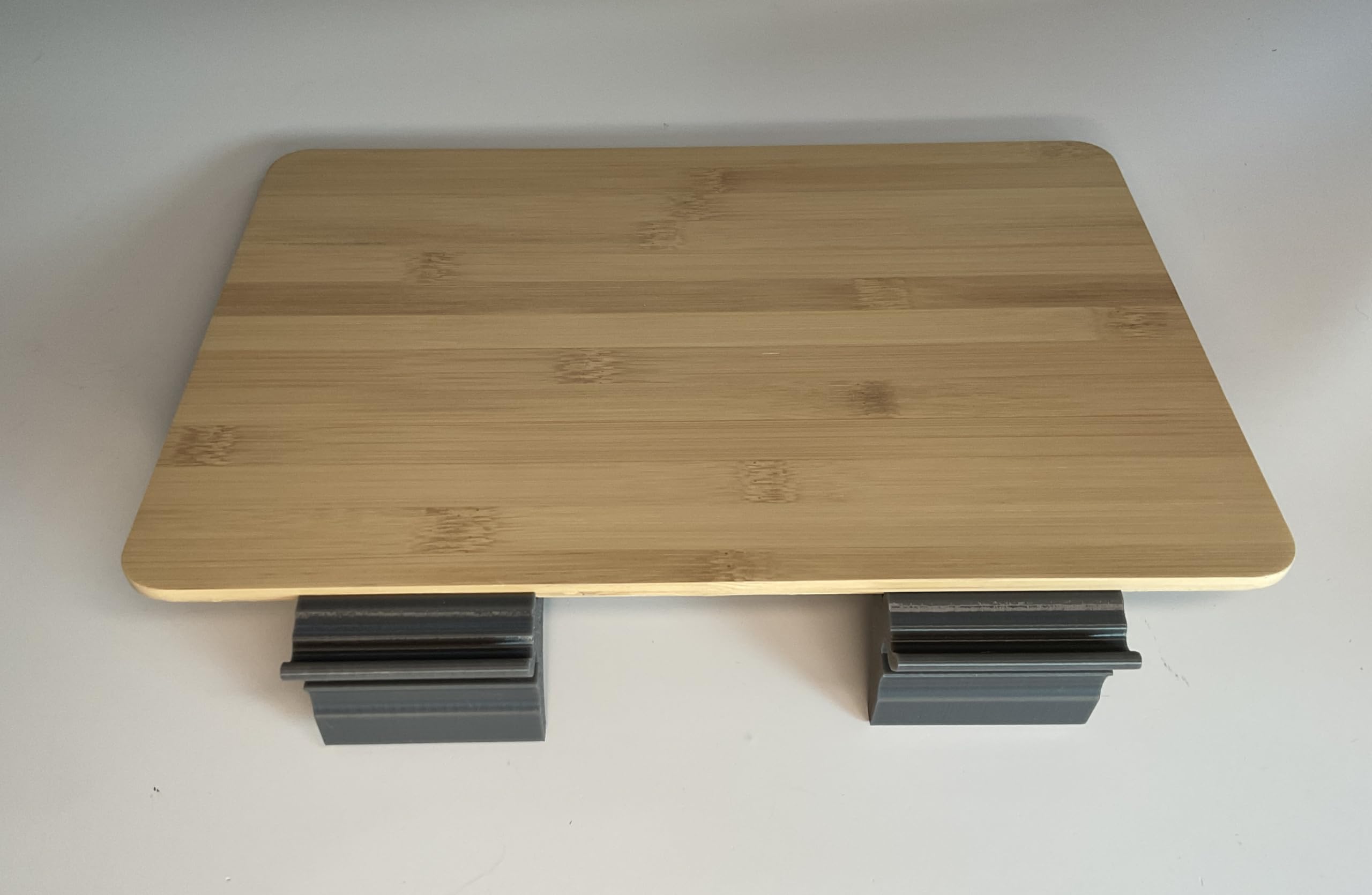 Generisch Mini-Tisch für den Grand California – 3D-gedruckte Halterung + Bambus-Brettchen – passend für die Tischschiene des Grand California 600 & 680 – gehlix