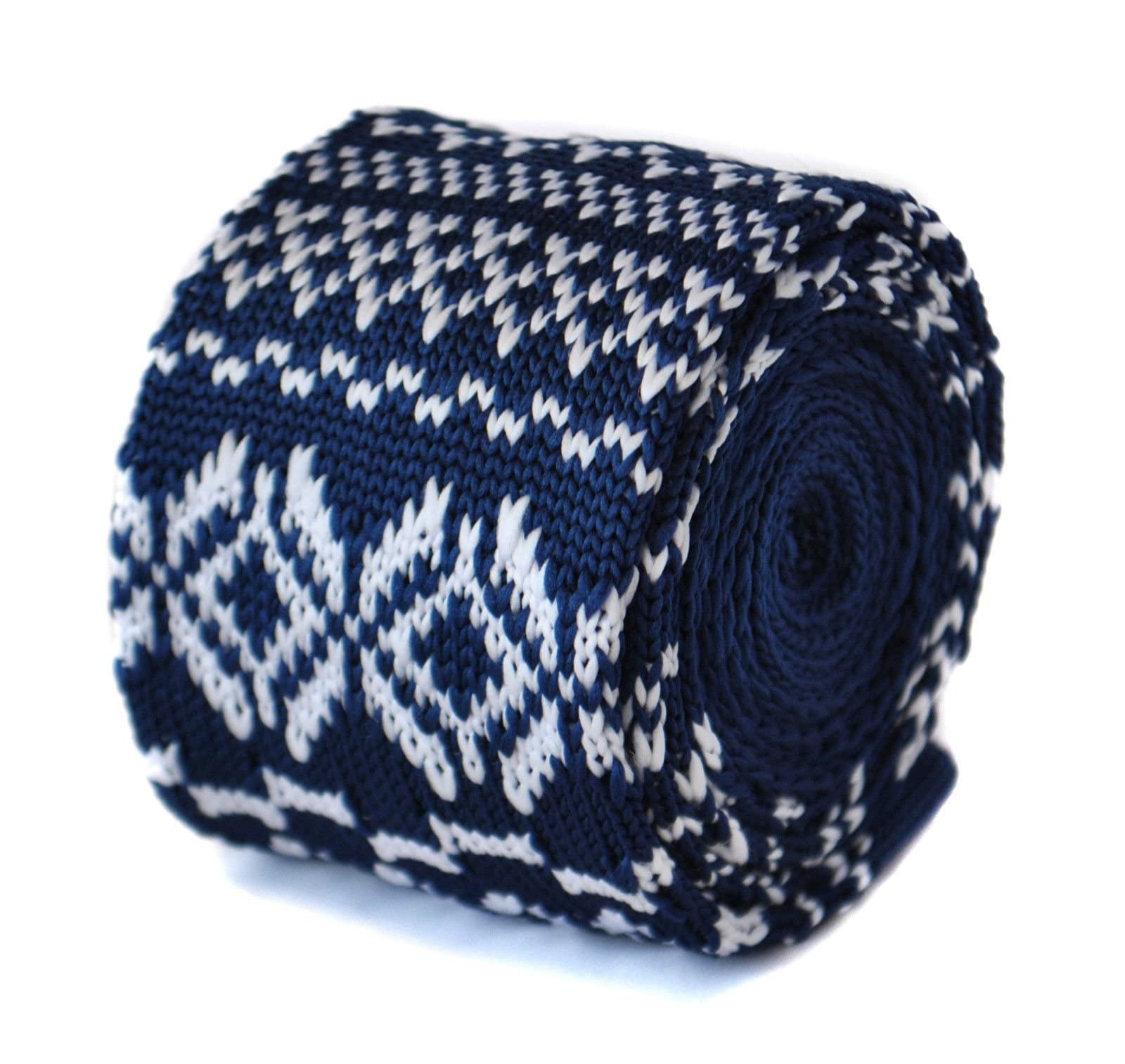 Frederick Thomas Men's Navy Blue Skinny Jumper Style Knitted Christmas Tie – Slim 5Cm Width, 147Cm Length Fine Detailing Necktie Ideal For Office Festive Wear, Winter Weddings, Seasonal Dinners And Parties