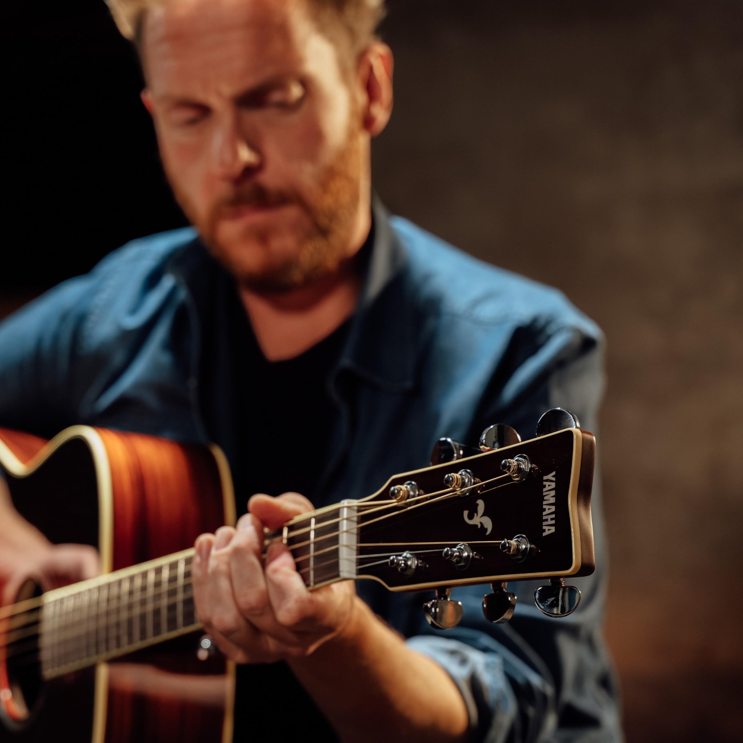 YAMAHA FG820 Akustikgitarre Dreadnought Massive Fichtendecke Mahagoni Boden Zargen Palisandergriffbrett Stahlsaiten Brown Sunburst