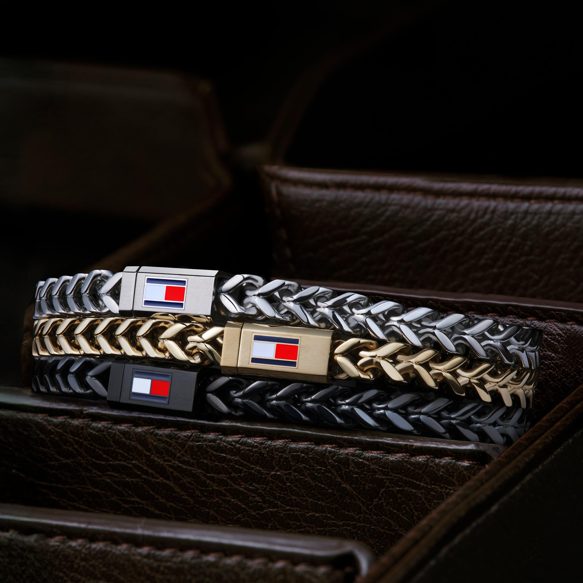 Tommy Hilfiger Biżuteria męska bransoletka łańcuszkowa z żółtego złota z ikoniczną flagą - 2790648
