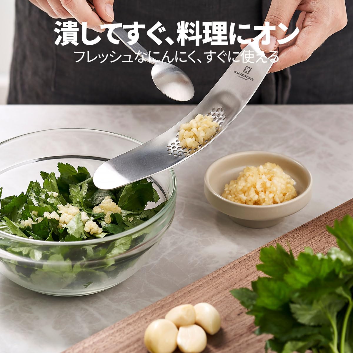 Amazon | ステンレス製カーブドガーリックプレス＆グレーター 軽量