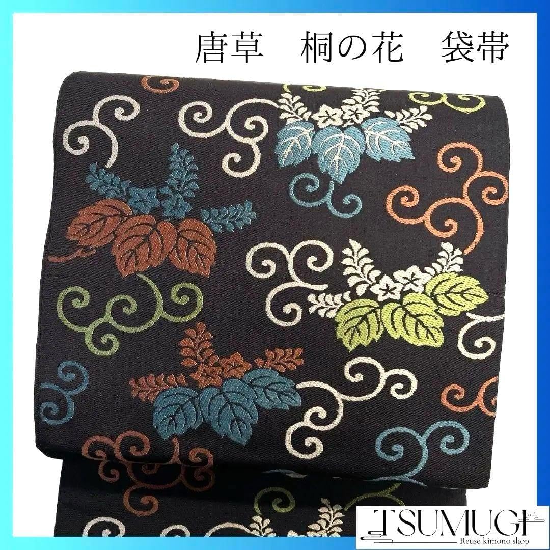 韓国螺鈿 らでんの中箱 内側には鮑貝 双鶴唐草文様 木製黒漆塗り 落款 韓国螺鈿 らでんの中箱 内側には鮑貝 双鶴唐草文様 木製黒漆塗り 落款