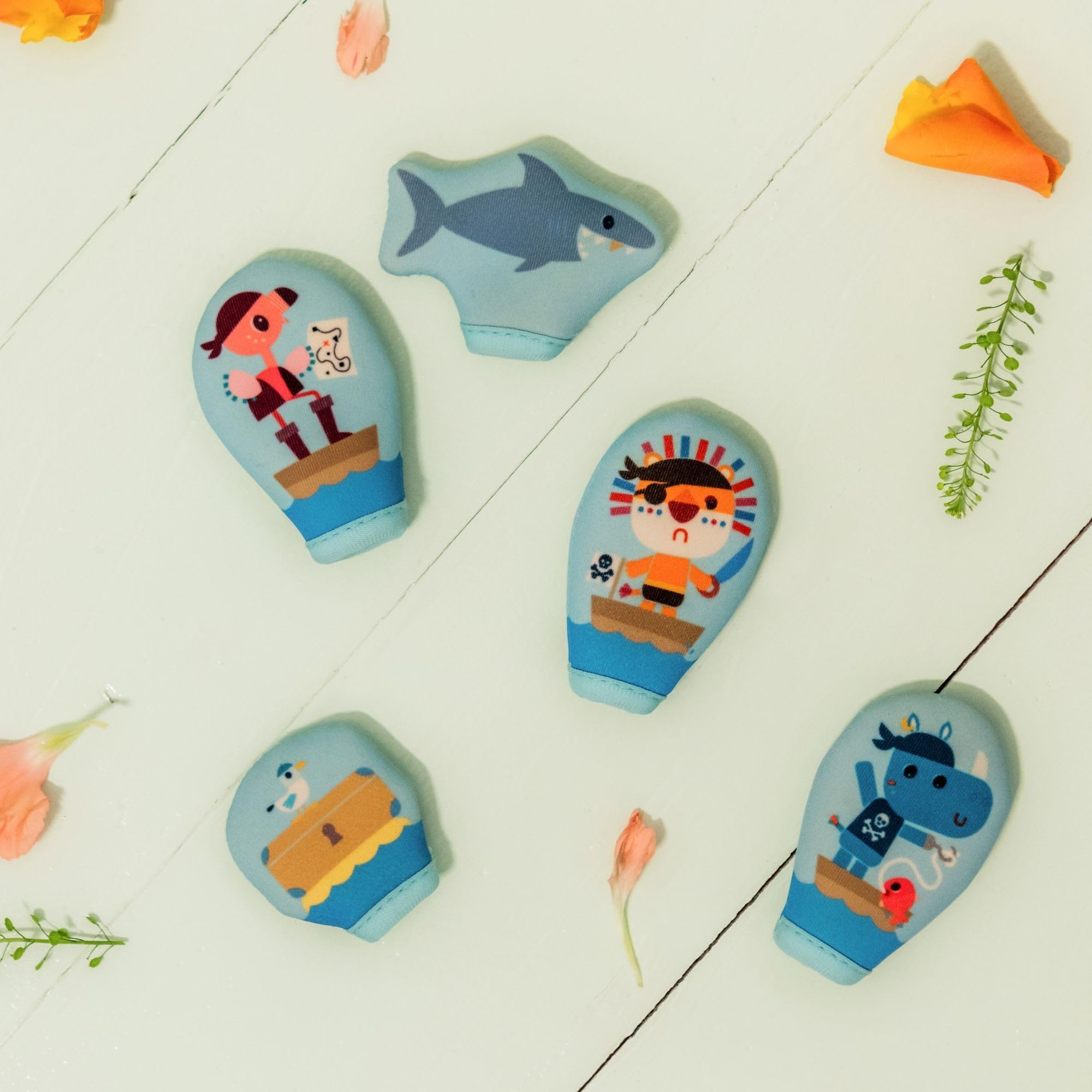 LILLIPUTIENS - Finger Puppets - Pirates - Bath Toy with 5 Neoprene Puppets - Fun and educational, stimulates fine motor skills and children's imagination - From 10 months - 83353 - 2