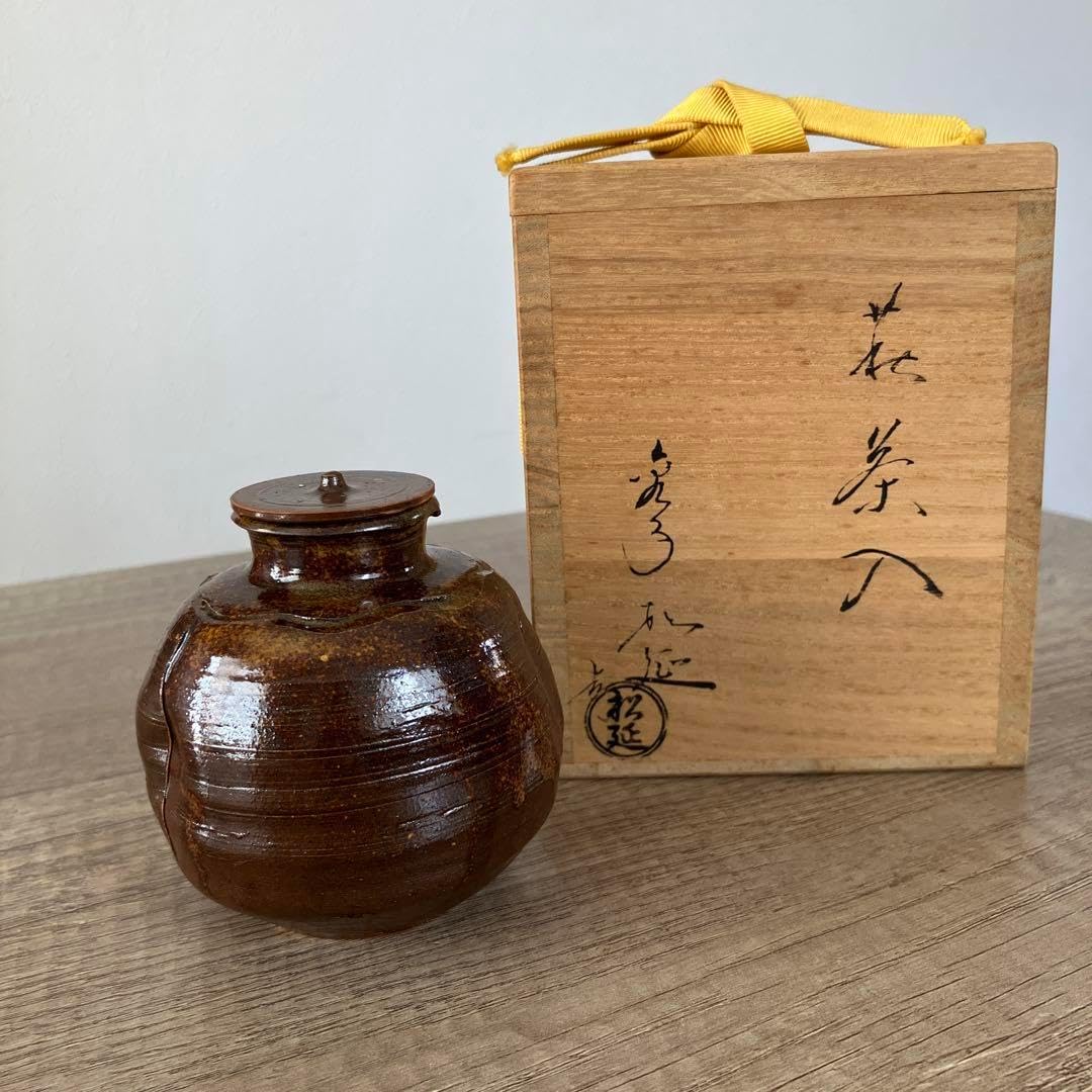 旭雲山 萩 茶入 金子松延 蔵出し ※海外発送の場合、木箱は付属 旭雲山 萩 茶入 金子松延 蔵出し ※海外発送の場合、木箱は付属