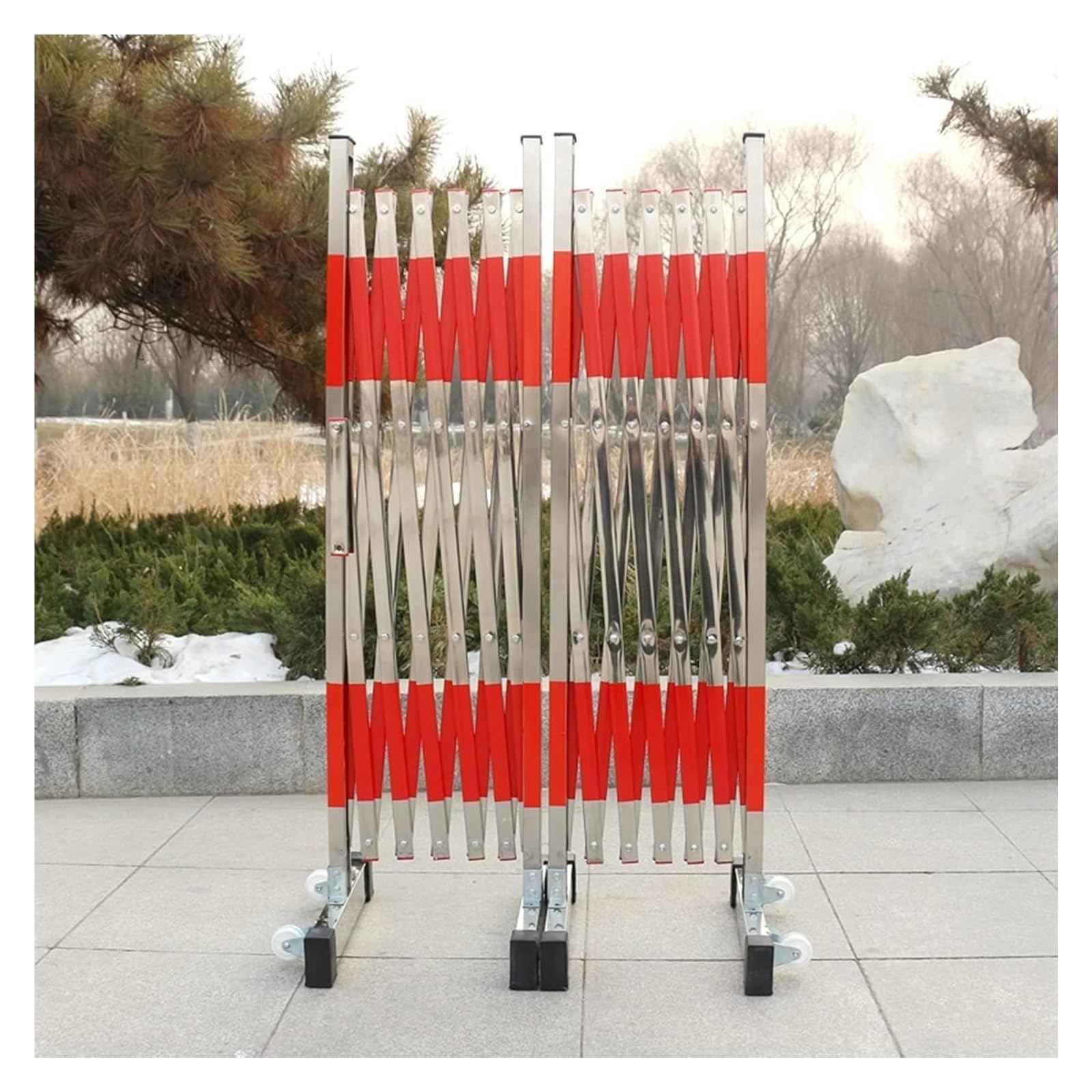 Clôture de circulation portable extensible pour filtrer les accès de parking et de garage