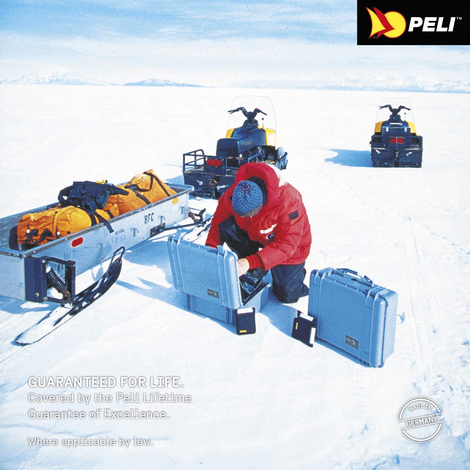 PELI 1600 Maleta rugerizada y estanca para el transporte de cámaras, drones, electrónicos y otros, IP67 estanca e impermeable al polvo, 82L capacidad, fabricada en Alemania, sin espuma, color amar46L