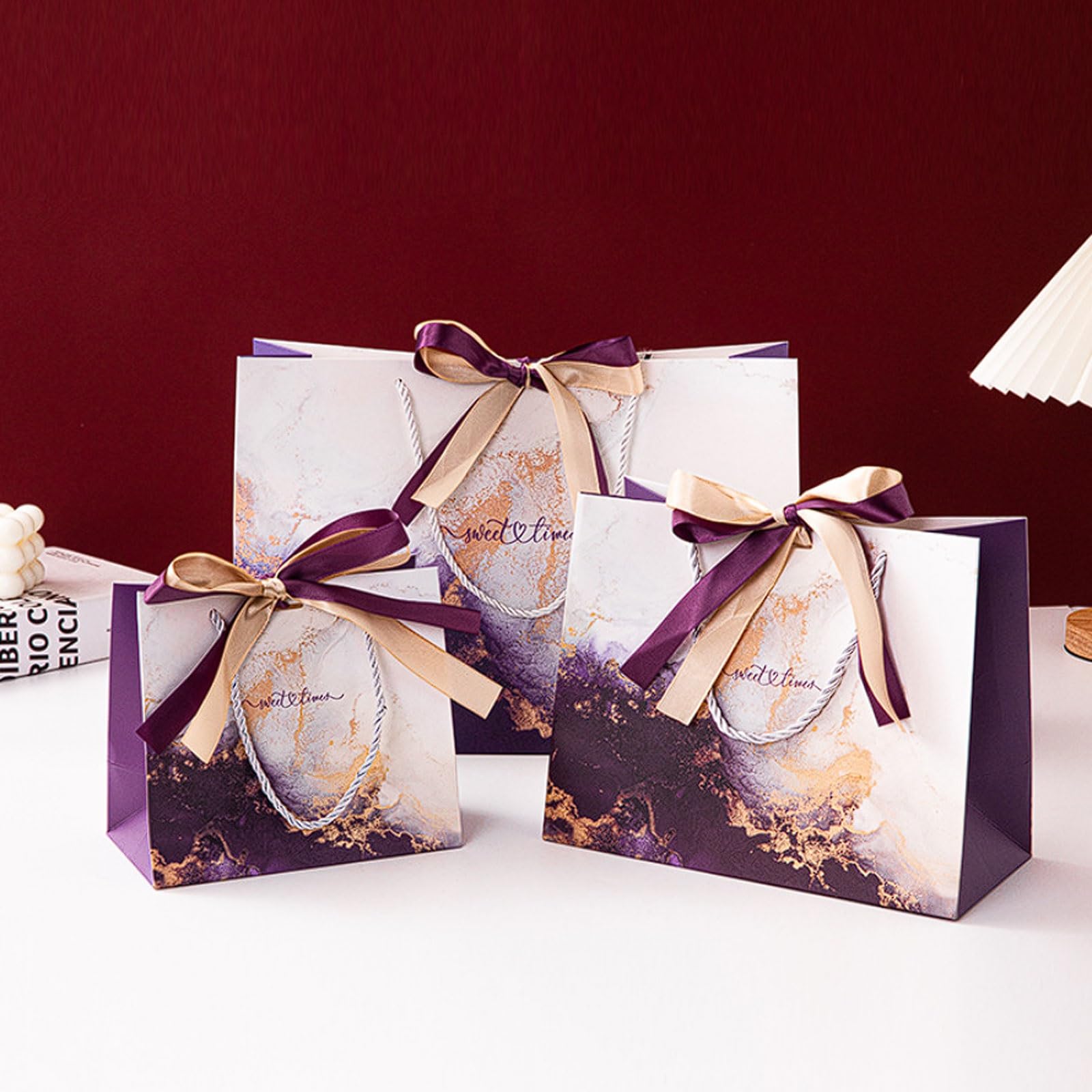 Paquete de 30 bolsas moradas y doradas, papel dorado primera calidad con cinta dos tonos for ropa, joyas recuerdos