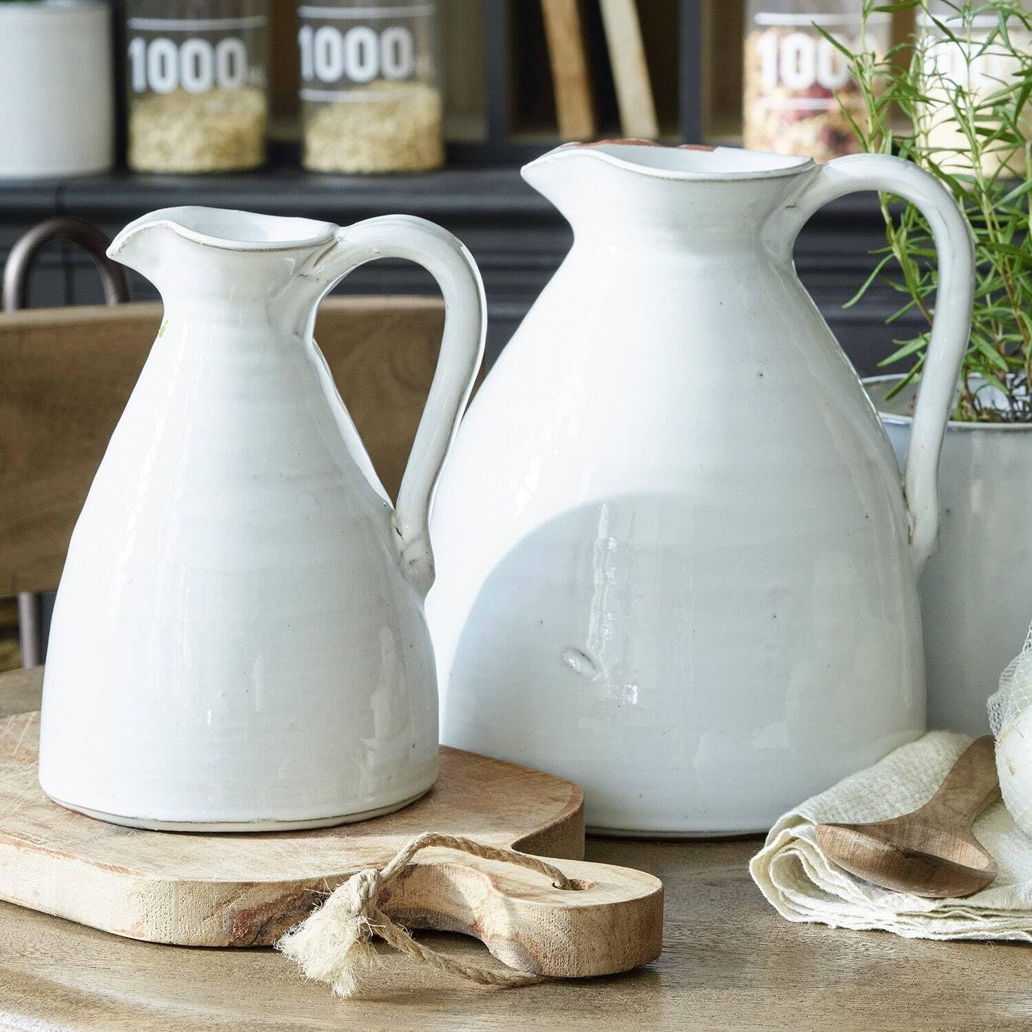 Loberon Vase 2er Set Yarick, weiß | unterschiedliche Größen, handgetöpfert, in Handarbeit lasiert, Blumenvase für Schnittblumen oder Trockenblumen, Terrakotta