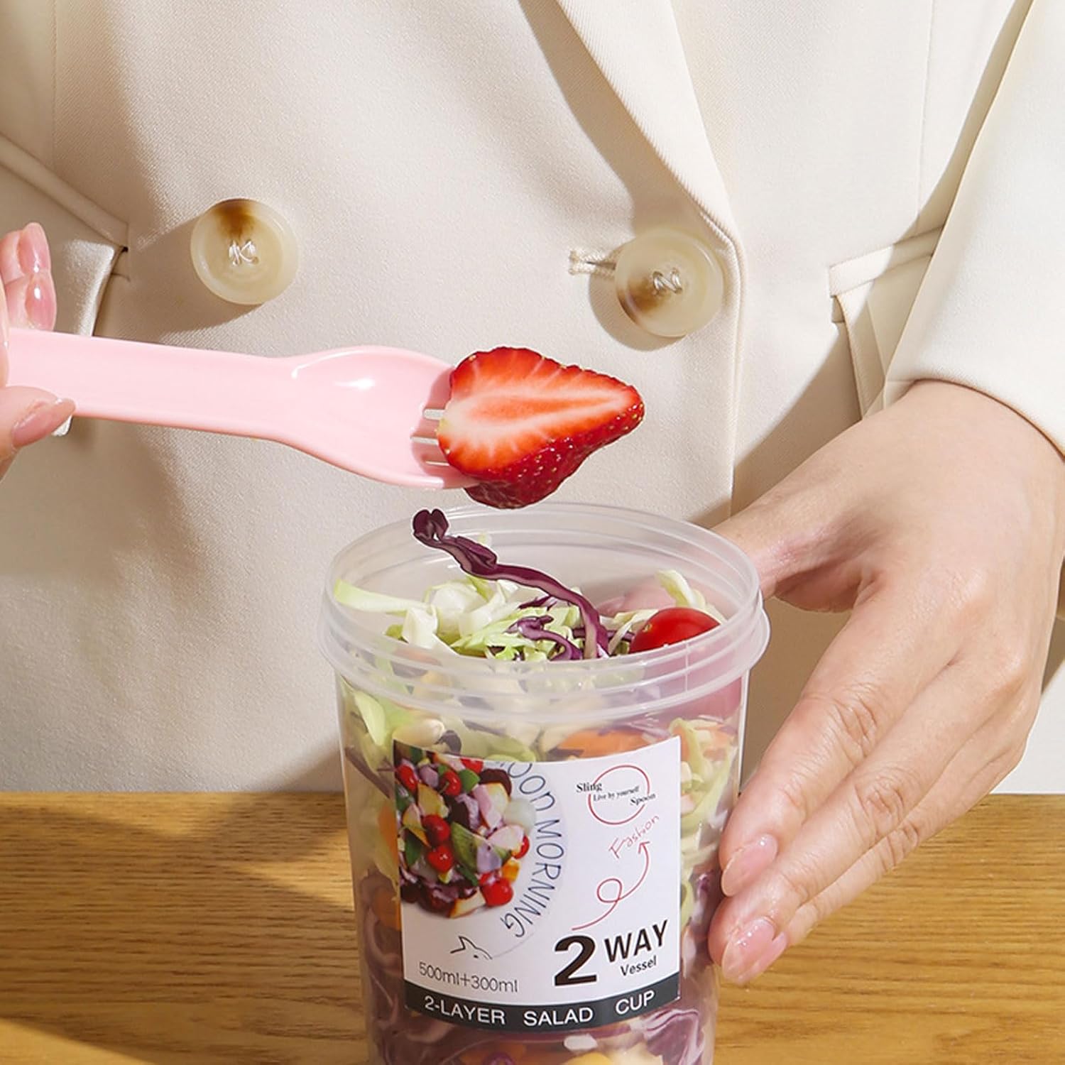 3 Pcs Salad Shaker Cup, Take and Go Yogurt Cup with Topping Cereal or Oatmeal Container, Salad Dressing Holder Fruit and Vegetable Salad Cups With Fork, 3 Colors