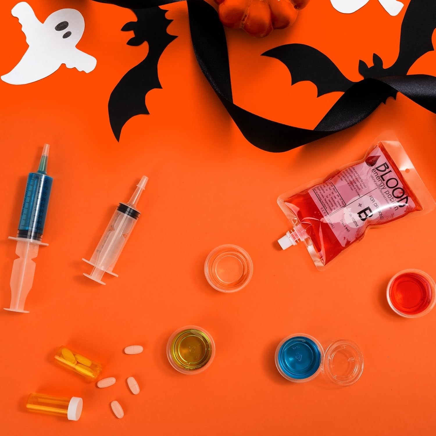 Uiifan 120 Pcs Halloween Party Supplies Blood Bags for Juices Jelly Syringes 2 oz Cups with Lids Pill Candy Bottles Vampire Drink Pouches Containers for Zombie Props Nurse Party Decorations
