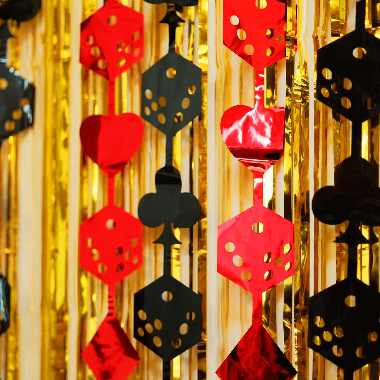 Dekoracje na imprezę tematyczną w kasynie, tło na noc pokerową, czarne i czerwone zasłony z frędzlami, złote metaliczne serpentyny, Vegas Birthday Photo Booth, gra karciana na wieczór panieński, 4 szt