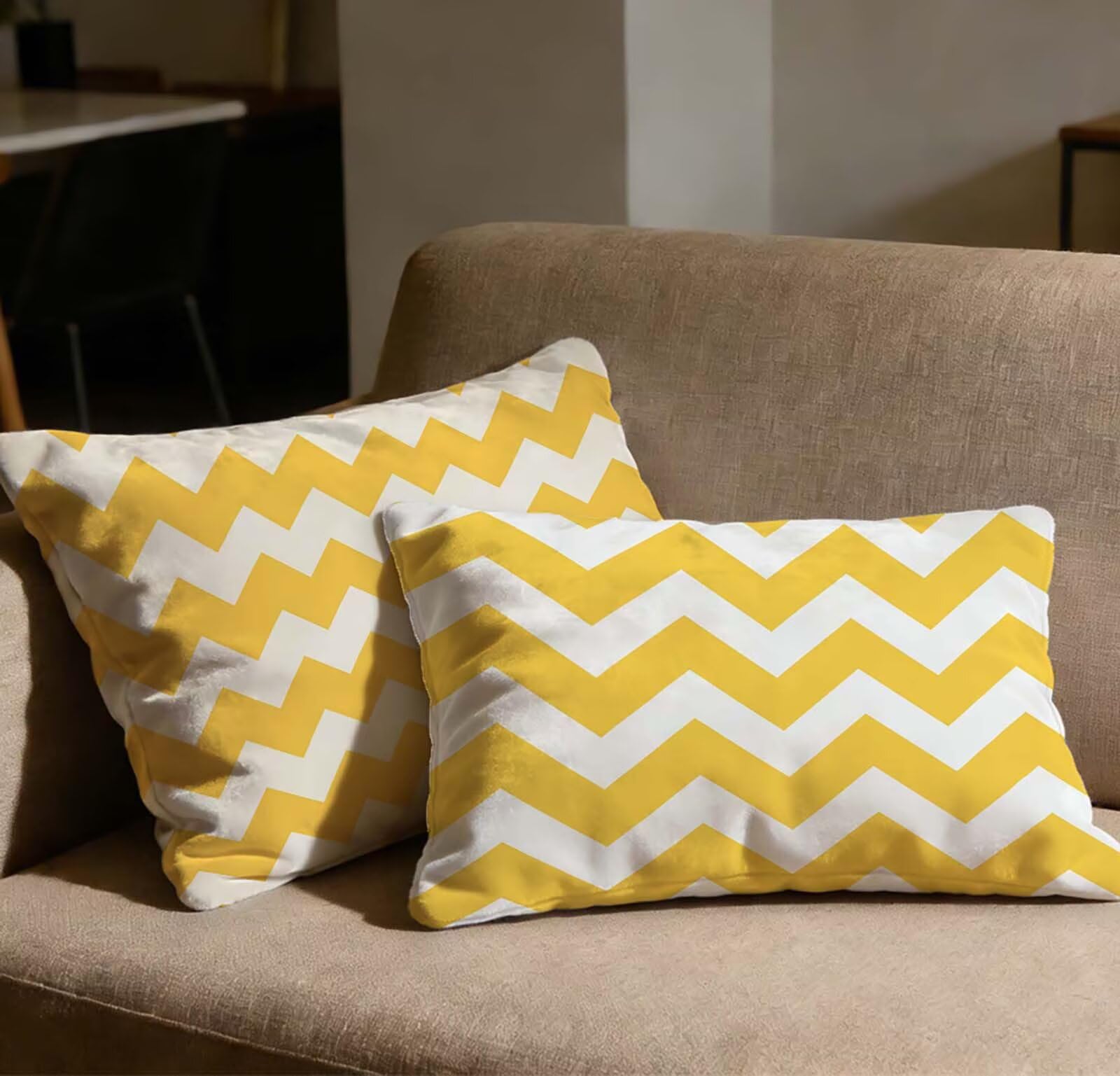Coussin bande jaune velours 40x70 cm pour décoration de salon et canapé chaleureux O-806C
