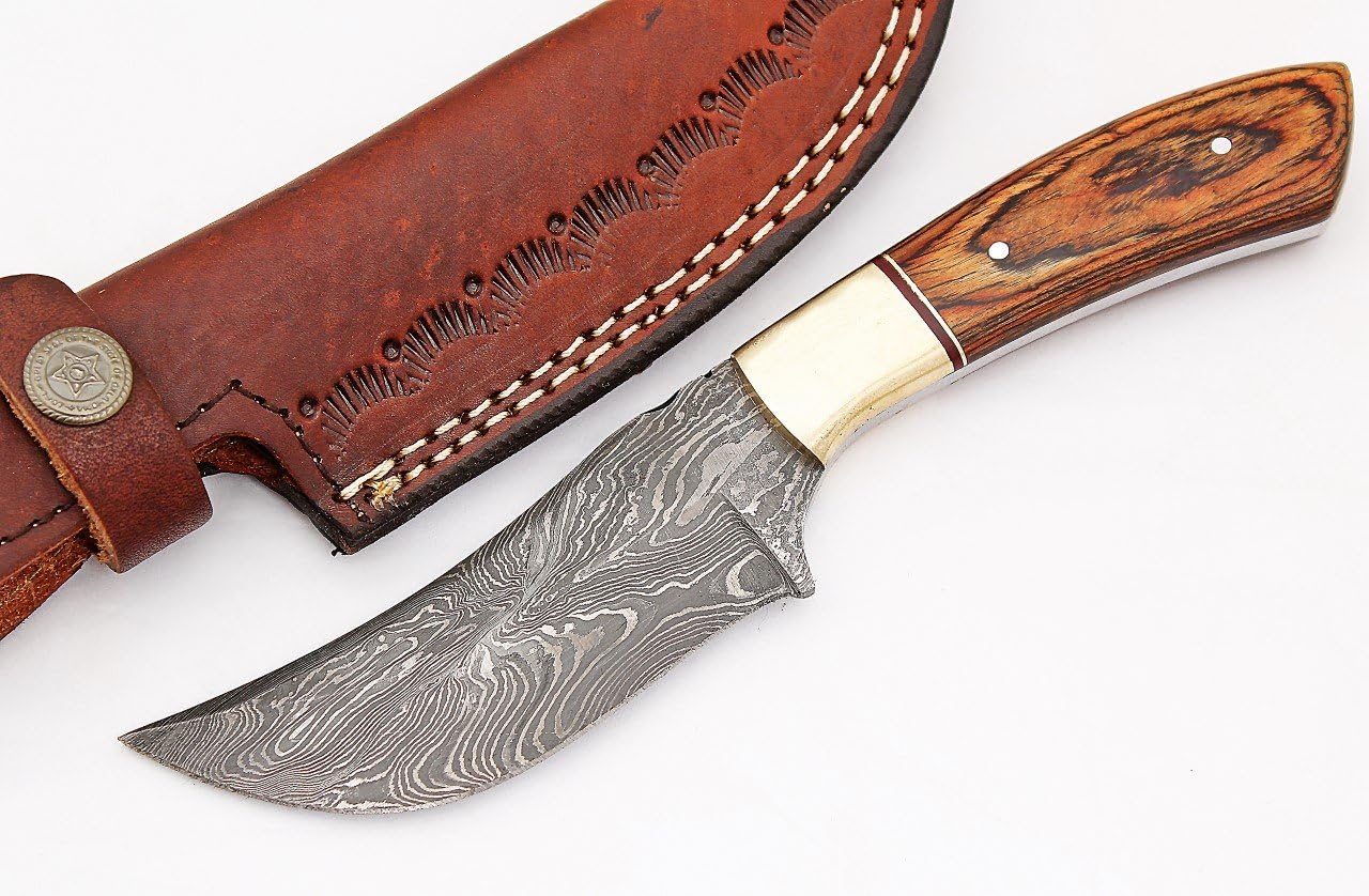 RA-10004 Custom made damascus steel hunting knife pukka wood handle, with real leather sheath.