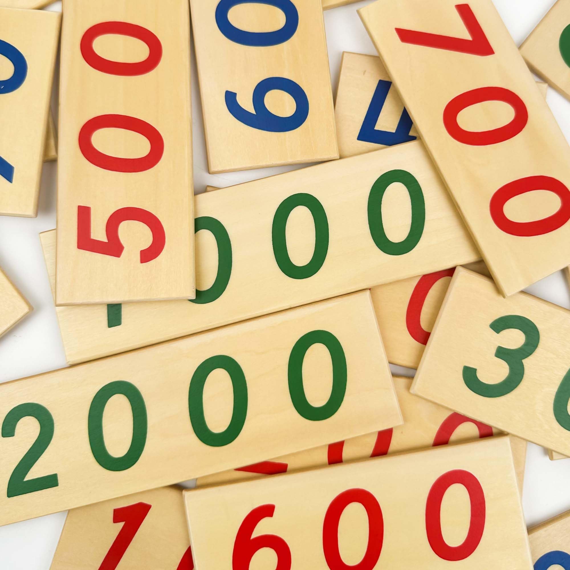 Jeu De Cartes Numériques Montessori en Bois pour L'apprentissage des Opérations Mathématiques, avec Boîte, 1 À 9000. Matériel Montessori, Cadre en Bois De Hêtre, Robuste Et Stable. (3a)