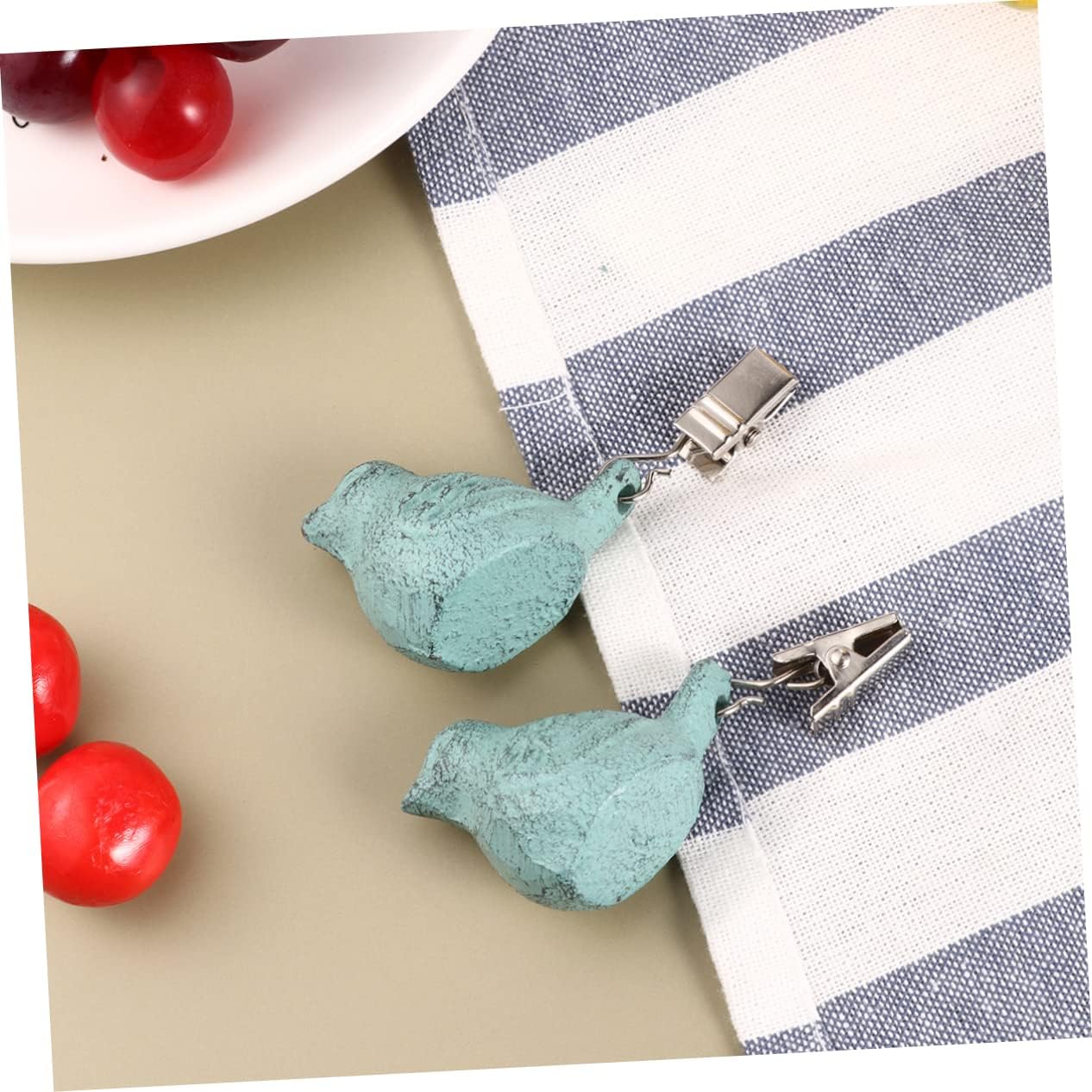 Zerodeko 4pcs Creative Bird Shape Tablecloth Clips Iron Clamps for Outdoor Dining Weddings and Picnics Secure Hold for High Winds Green Bird Design